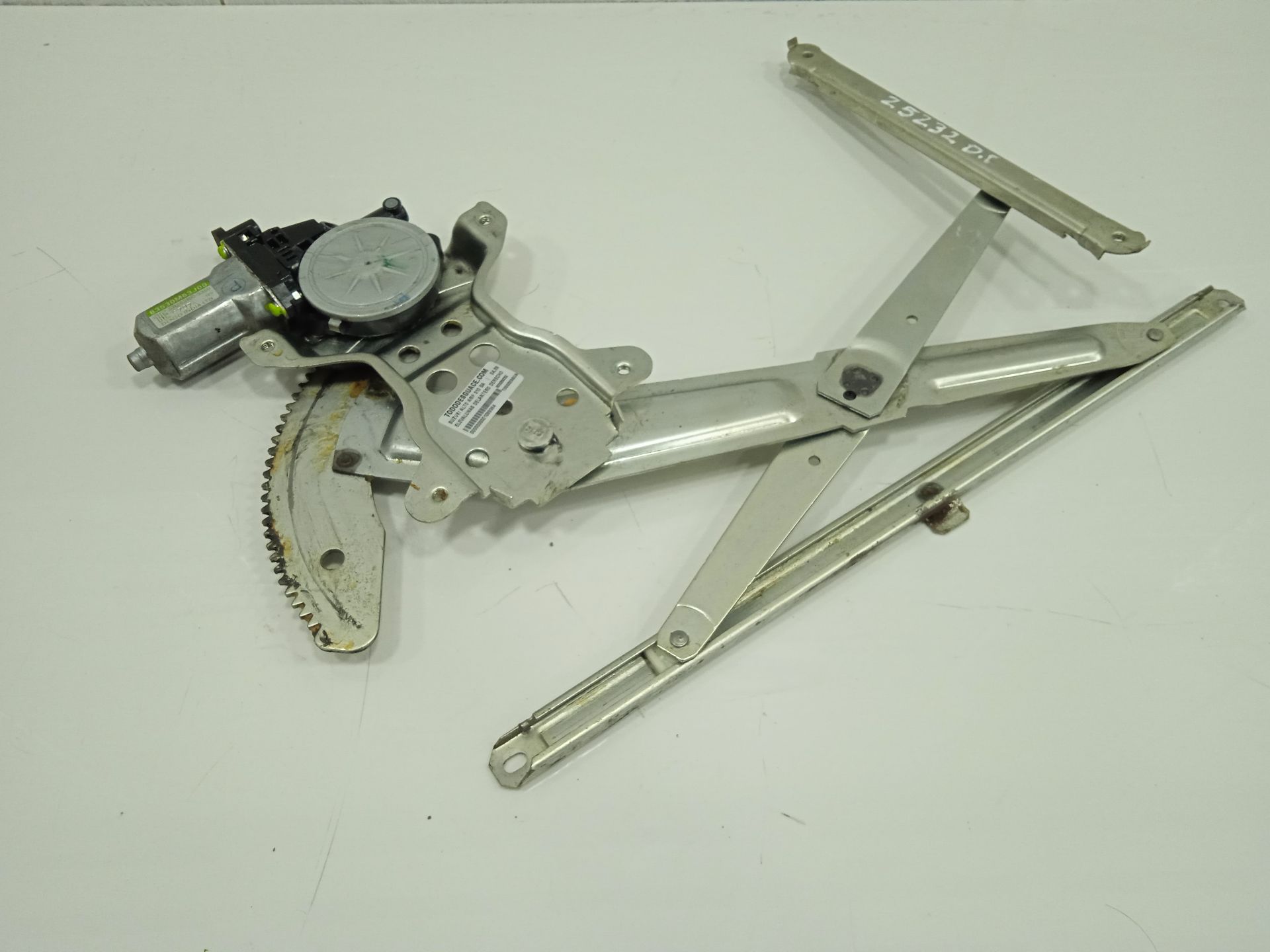 ELEVALUNAS DELANTERO DERECHO SUZUKI ALTO AMF 310 GA
