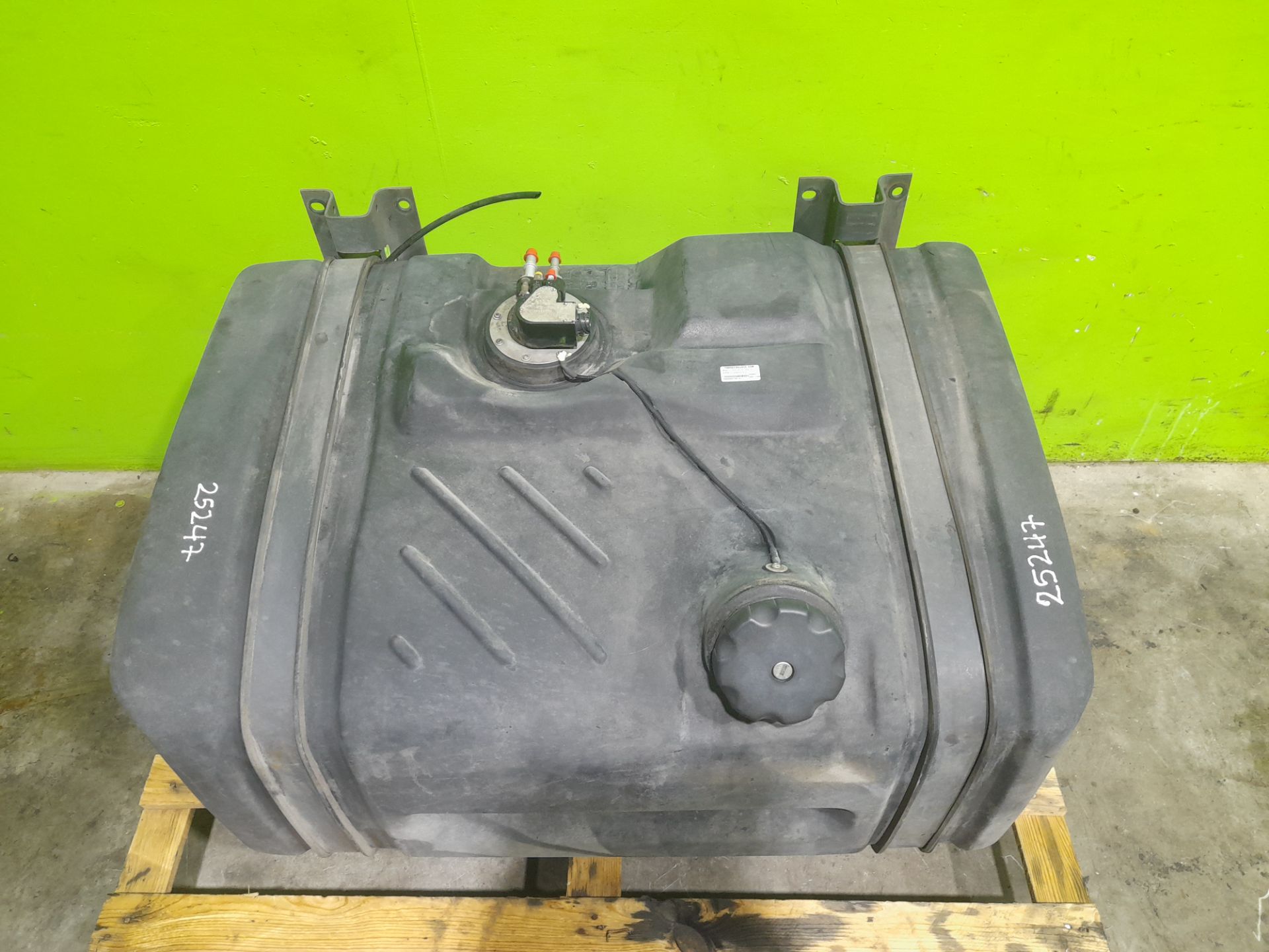 DEPOSITO COMBUSTIBLE RENAULT MIDLUM FG   XXX.10                   E4 Cabina doble