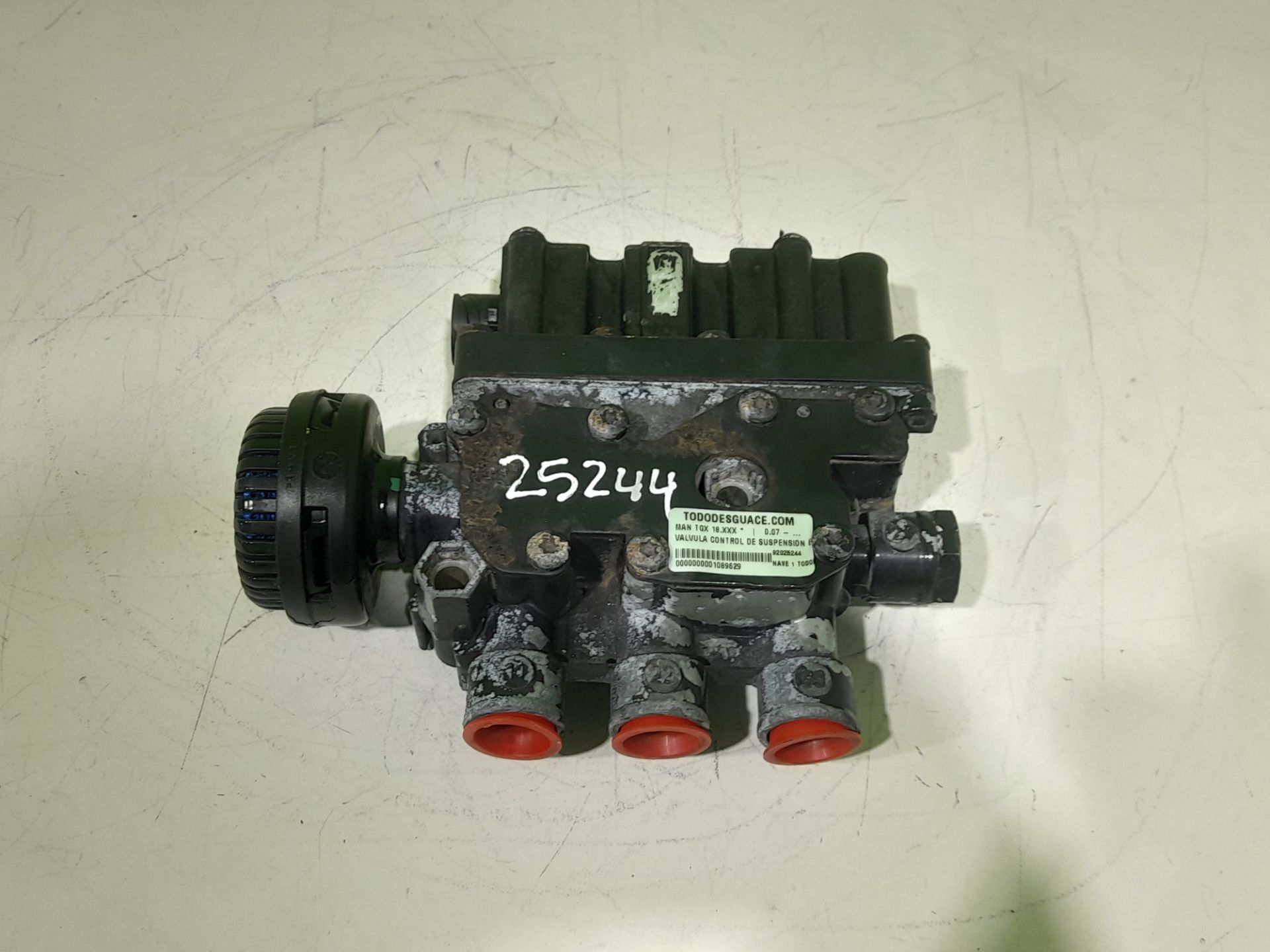 VALVULA CONTROL DE SUSPENSION ECAS MAN TGX 18.XXX *