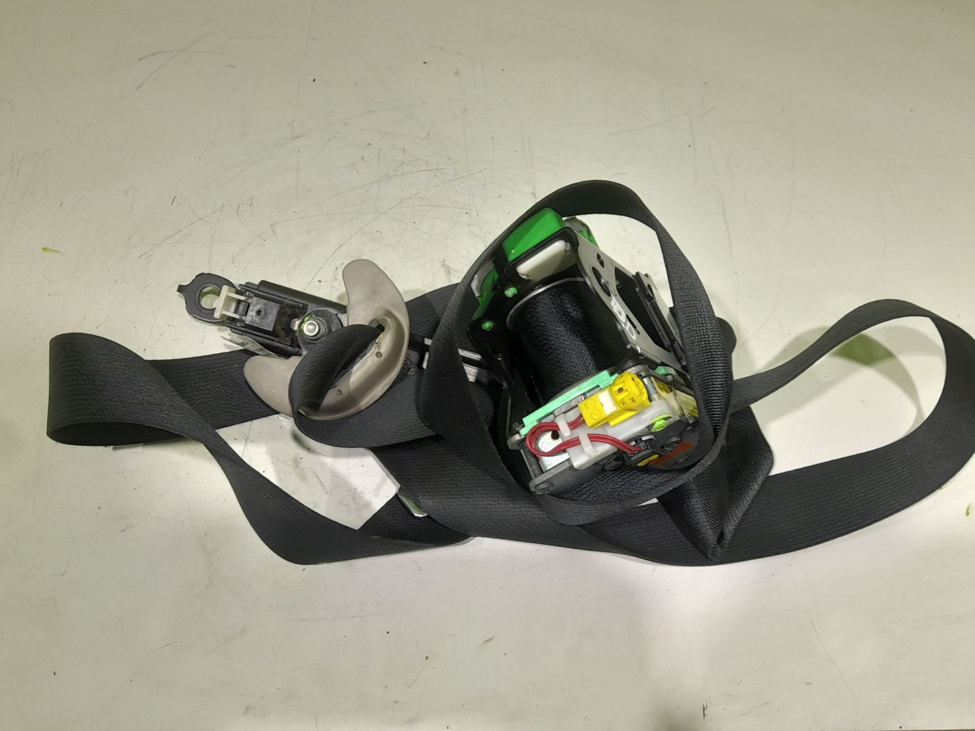 CINTURON SEGURIDAD DELANTERO DERECHO TOYOTA AURIS Luna+