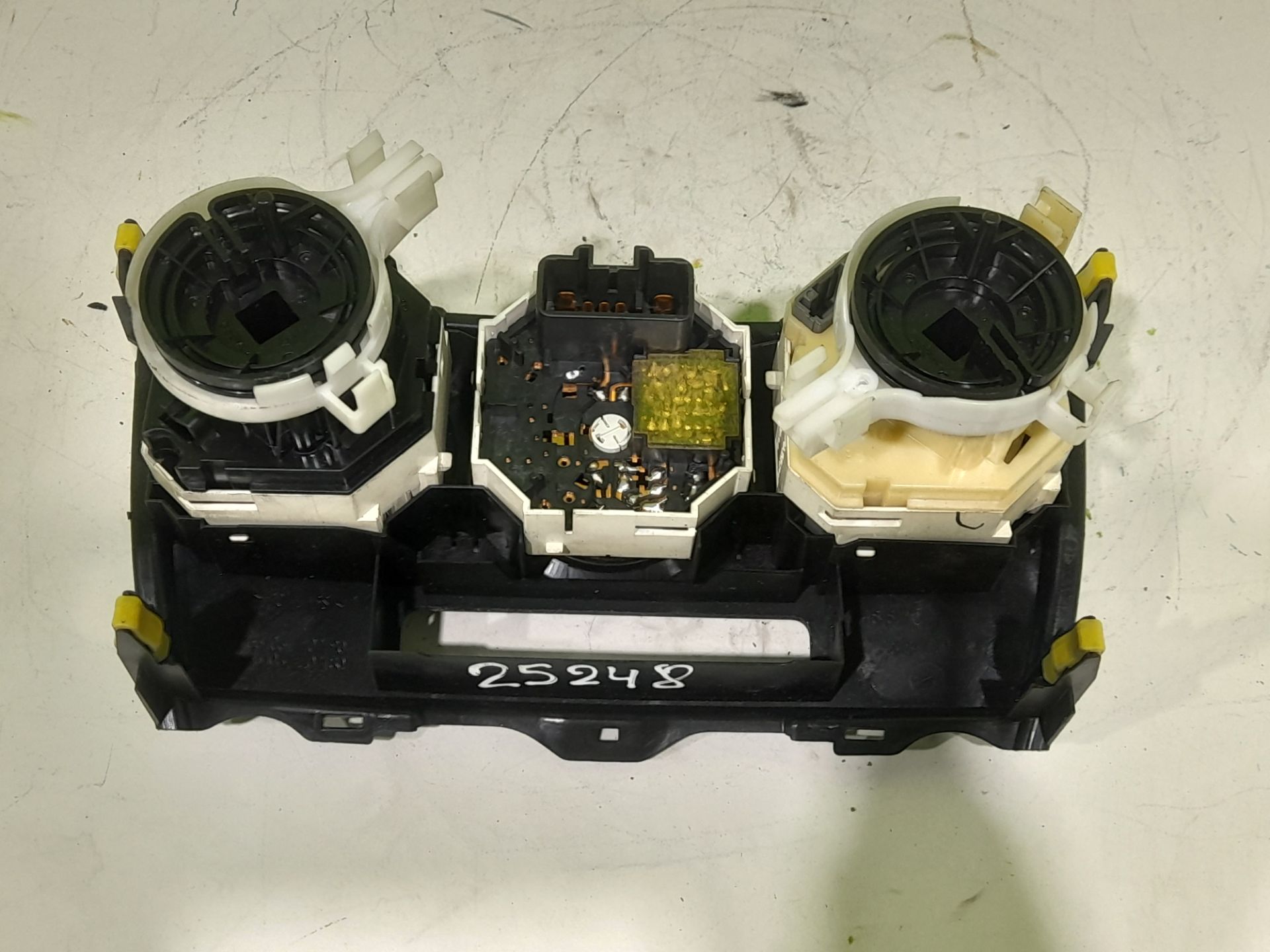 MANDO CALEFACCION / AIRE ACONDICIONADO TOYOTA AURIS Luna+