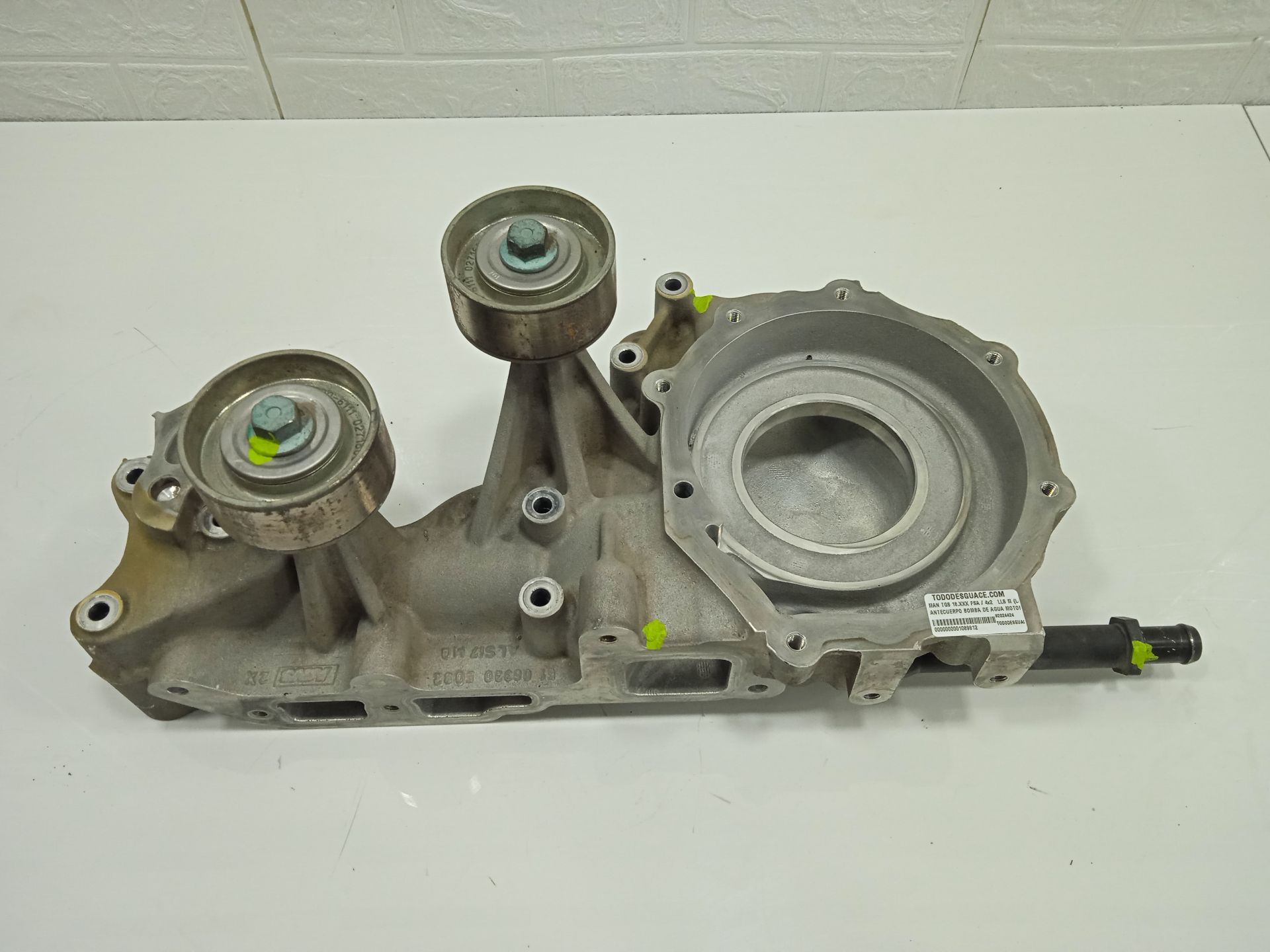 ANTECUERPO BOMBA DE AGUA MOTOR MAN TGS 18.XXX FSA / 4x2   LLS M (Largura mediana)