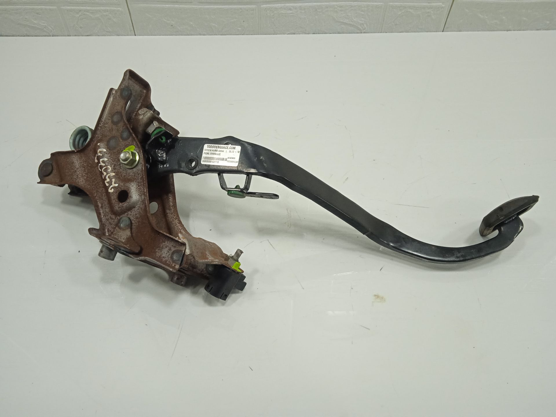 PEDAL EMBRAGUE TOYOTA AURIS Active
