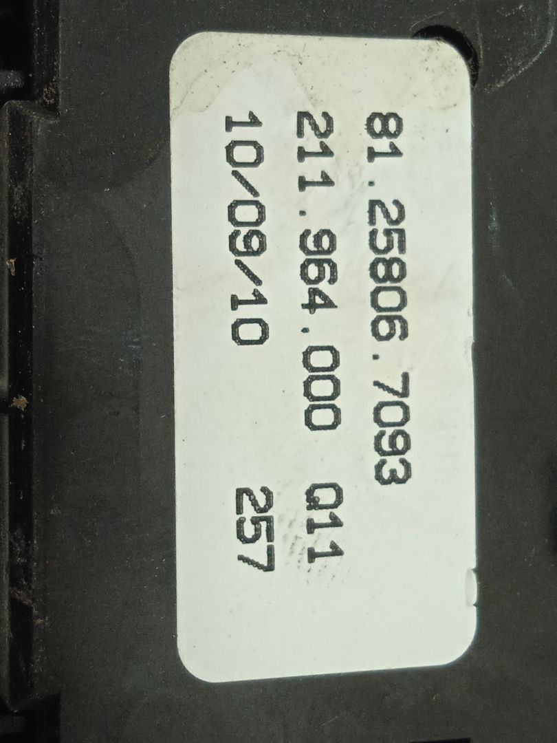 MANDO ELEVALUNAS DELANTERO IZQUIERDO MAN TGX 18.XXX *