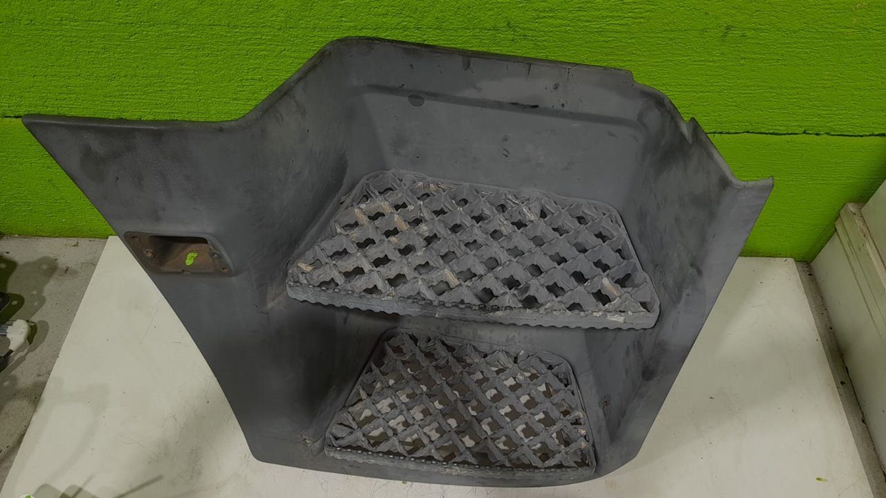 ESTRIBO DERECHO IVECO EUROTECH CURSOR (MH) FSA   (440 E 35) Larga distancia