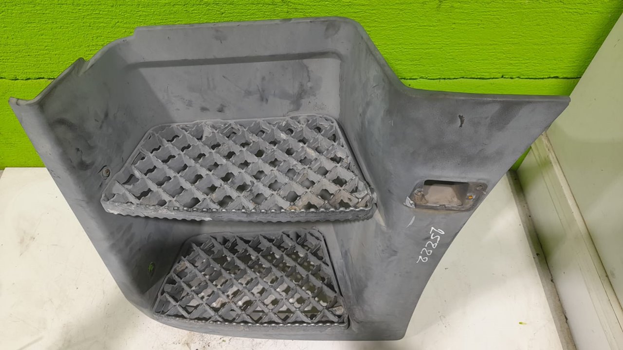 ESTRIBO IZQUIERDO IVECO EUROTECH CURSOR (MH) FSA   (440 E 35) Larga distancia