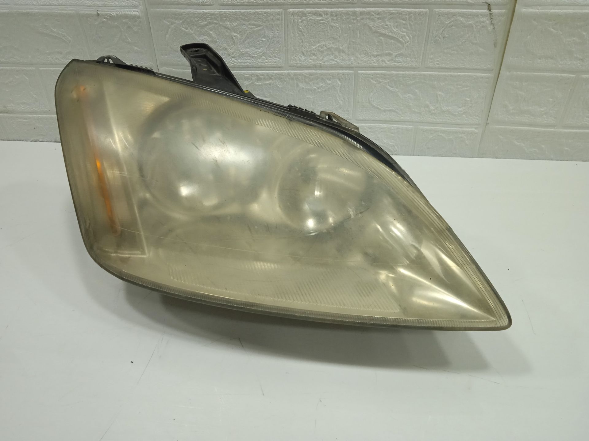 FARO DERECHO FORD FOCUS C-MAX (CAP) Ambiente (D)