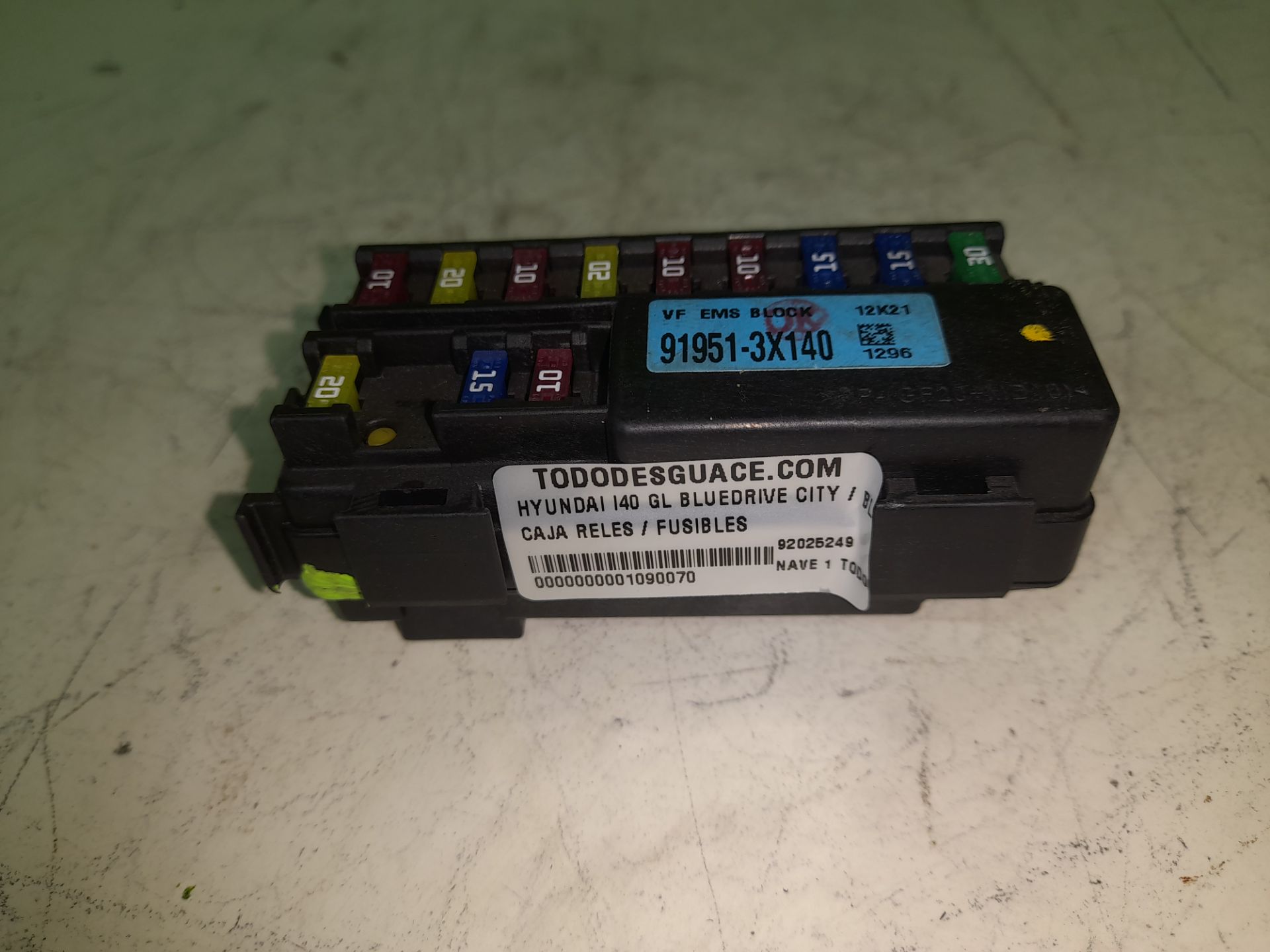 CAJA RELES / FUSIBLES HYUNDAI I40 GL BLUEDRIVE CITY / BLUEDRIVE CITY