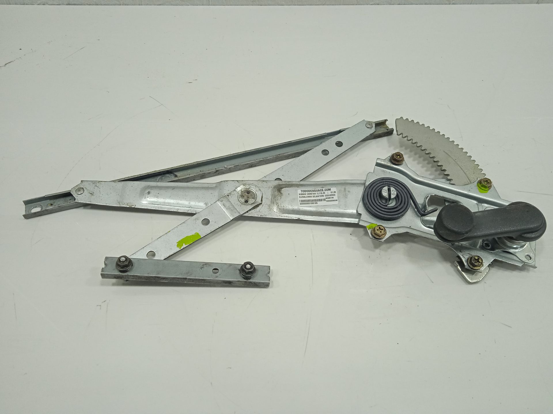 ELEVALUNAS DELANTERO IZQUIERDO NISSAN CABSTAR TL110.35