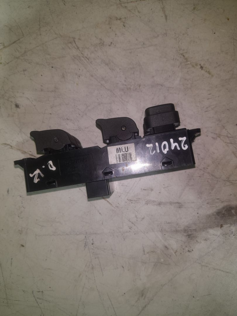 MANDO ELEVALUNAS DELANTERO IZQUIERDO foto 4