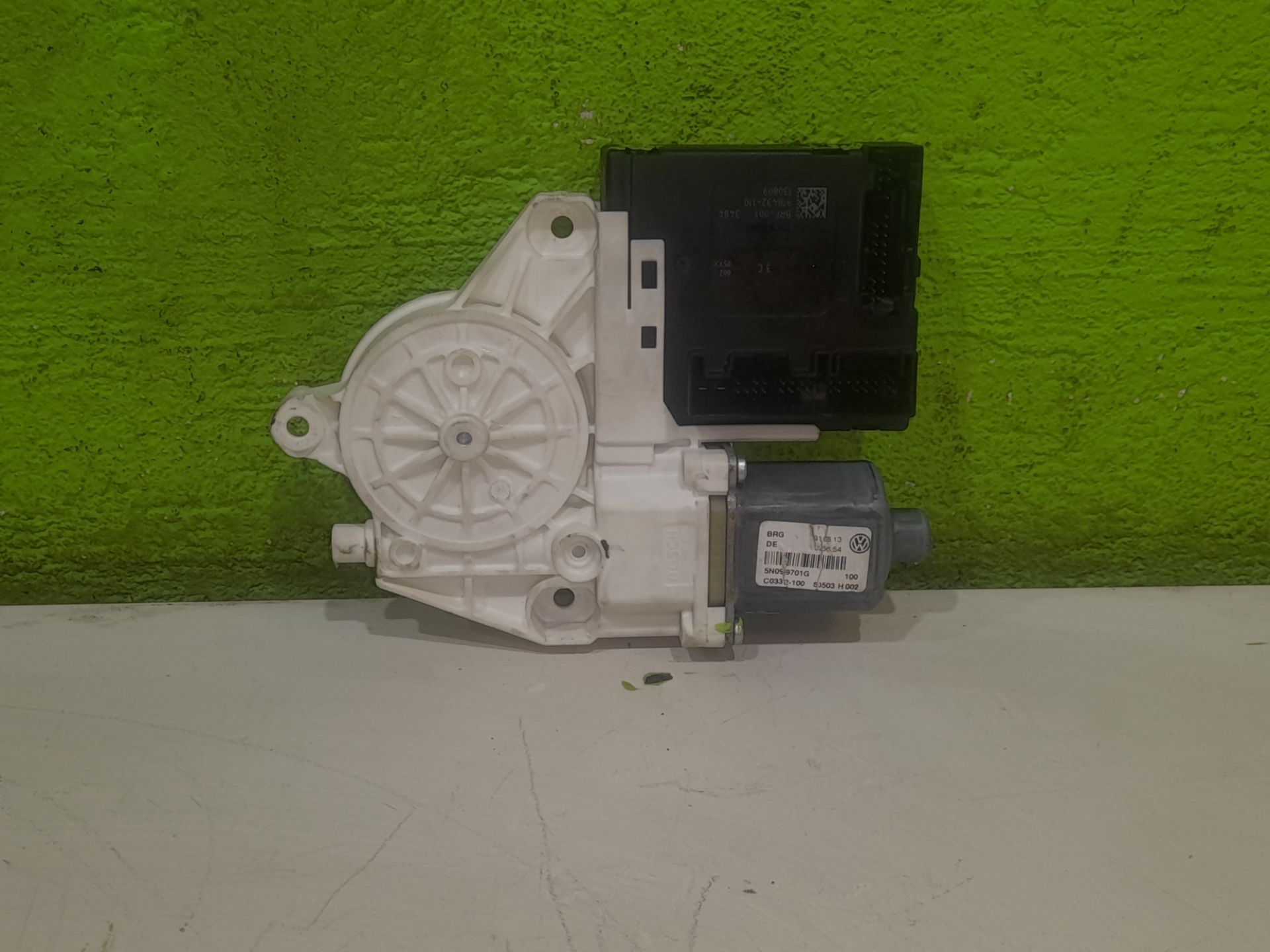 MOTOR ELEVALUNAS DELANTERO IZQUIERDO VOLKSWAGEN TIGUAN (5N2) Country 4Motion BlueMotion