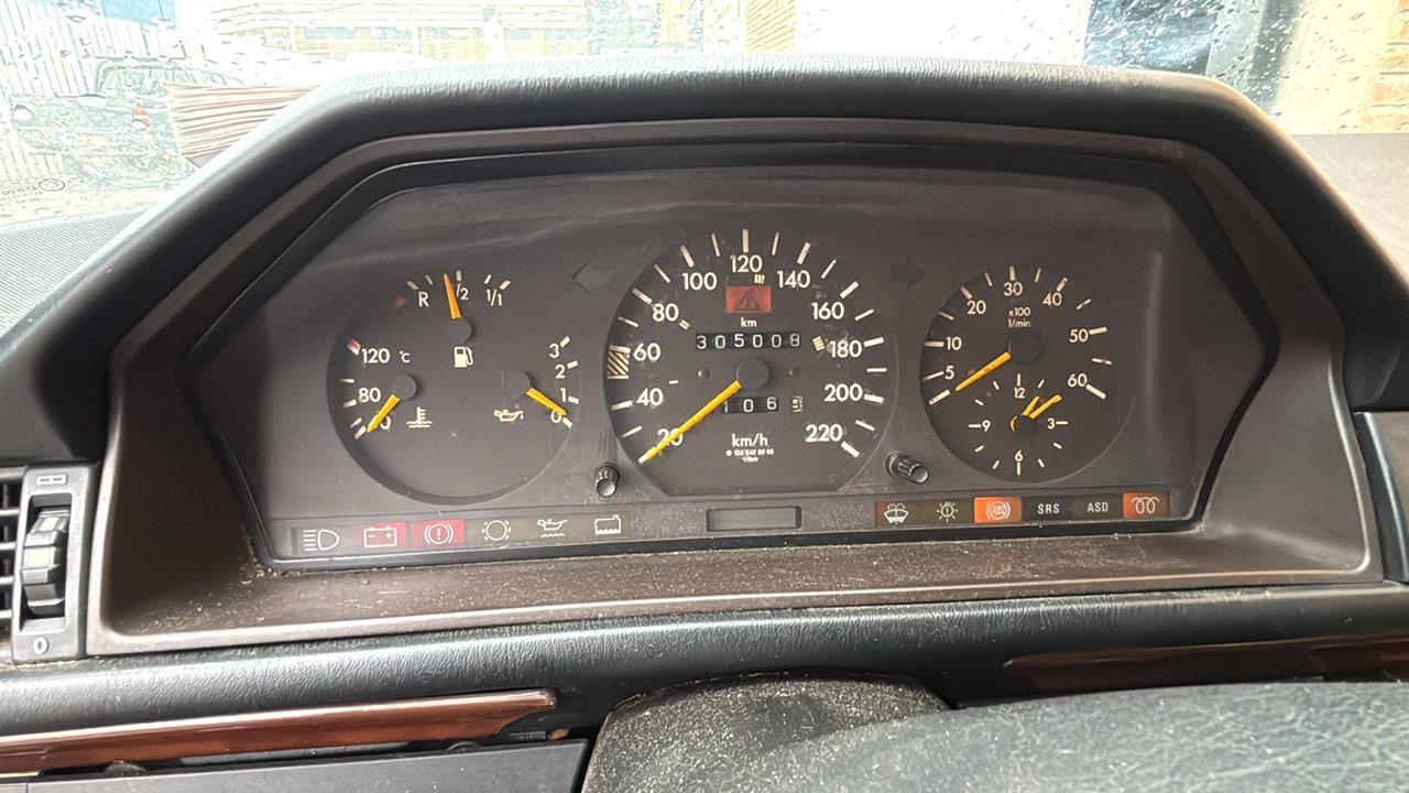 MERCEDES-BENZ CLASE E (W124) BERLINA E 300 Diesel (124.131) Motor 3,0 Ltr. - 100 kW Diesel CAT