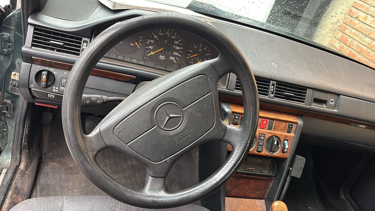 MERCEDES-BENZ CLASE E (W124) BERLINA E 300 Diesel (124.131) Motor 3,0 Ltr. - 100 kW Diesel CAT