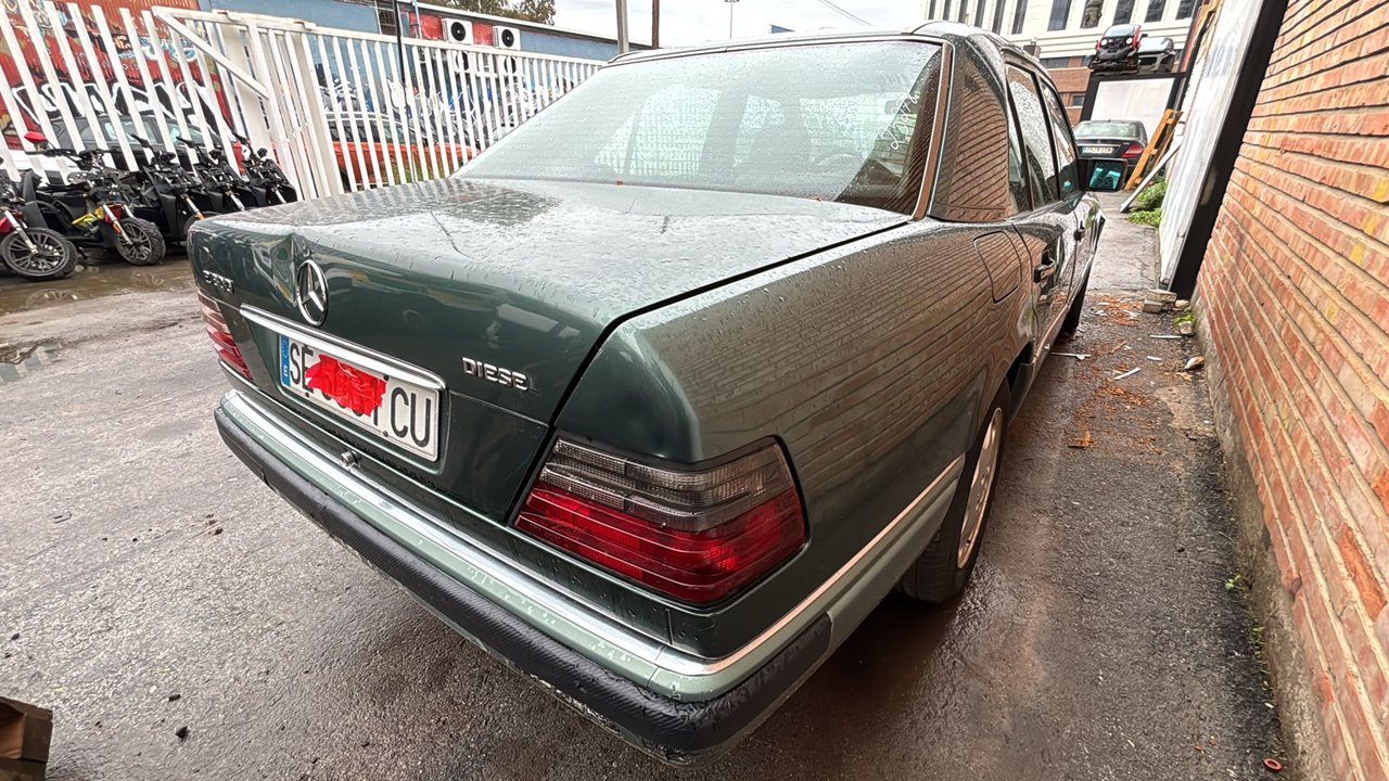 MERCEDES-BENZ CLASE E (W124) BERLINA E 300 Diesel (124.131) Motor 3,0 Ltr. - 100 kW Diesel CAT
