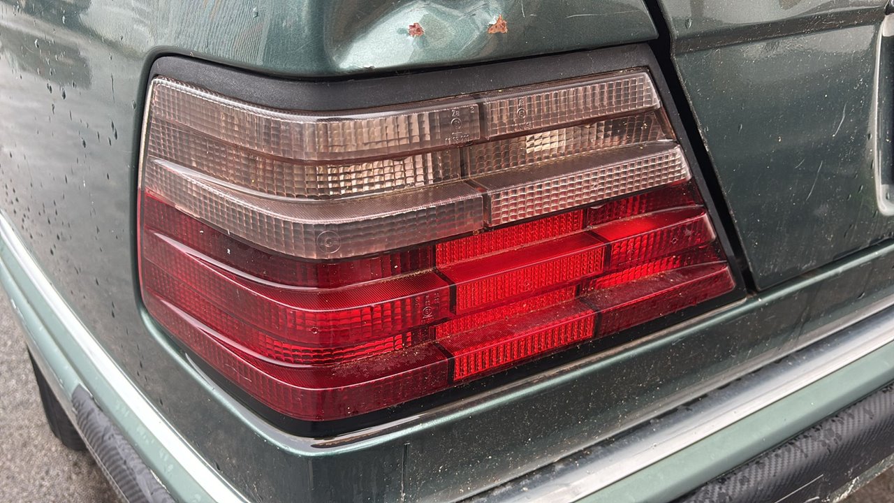 MERCEDES-BENZ CLASE E (W124) BERLINA E 300 Diesel (124.131) Motor 3,0 Ltr. - 100 kW Diesel CAT
