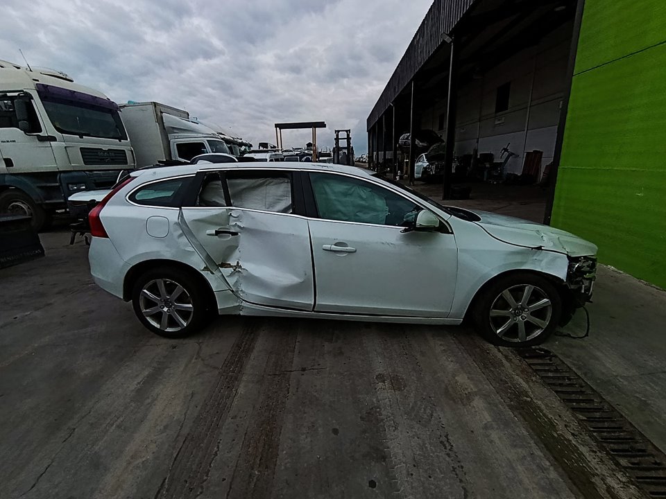 VOLVO V60 KOMBI Kinetic Motor 2,0 Ltr. - 110 kW Diesel CAT