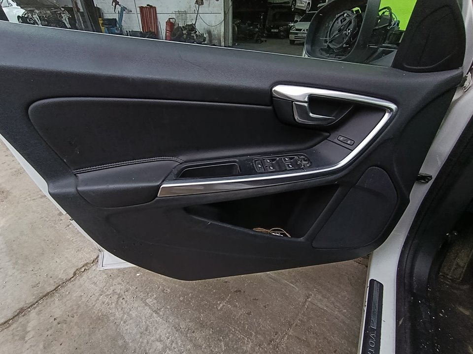 VOLVO V60 KOMBI Kinetic Motor 2,0 Ltr. - 110 kW Diesel CAT