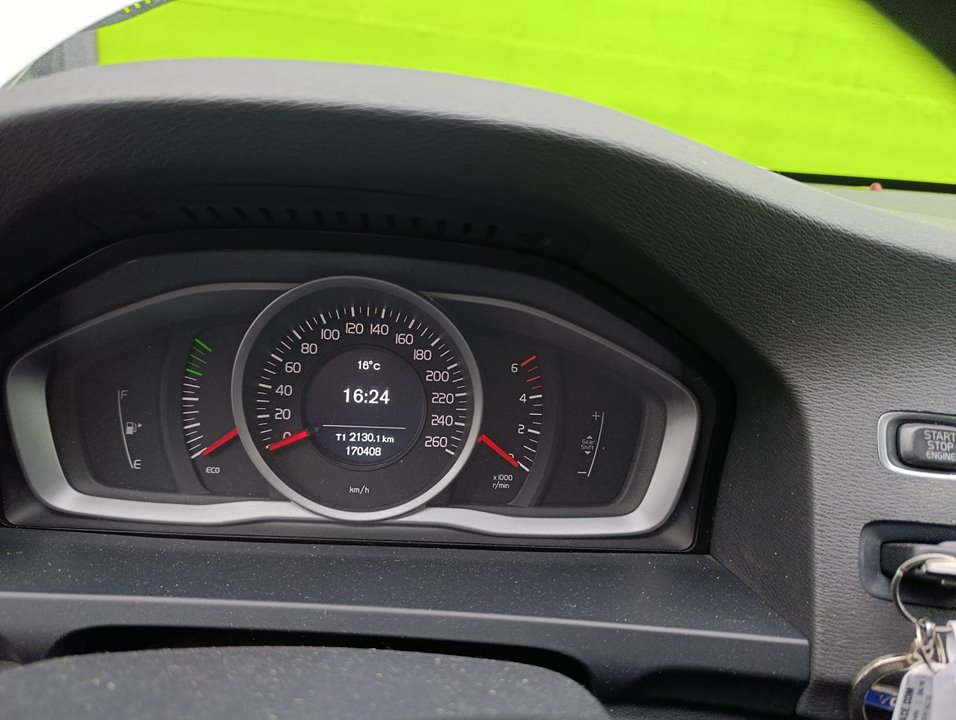 VOLVO V60 KOMBI Kinetic Motor 2,0 Ltr. - 110 kW Diesel CAT