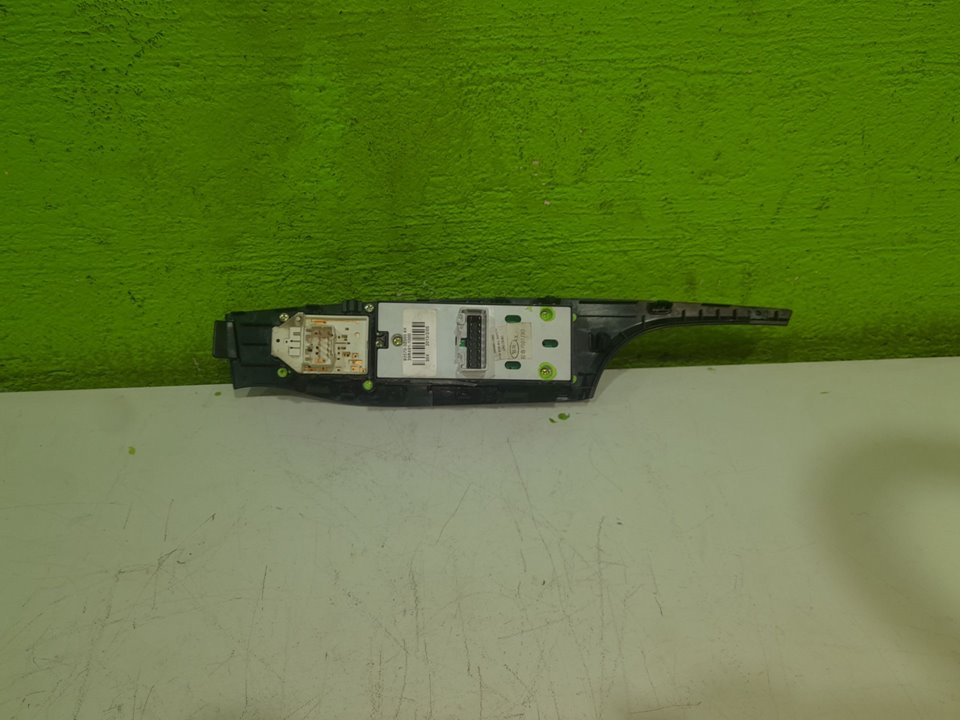 MANDO ELEVALUNAS DELANTERO IZQUIERDO HYUNDAI I40 GL BLUEDRIVE CITY / BLUEDRIVE CITY