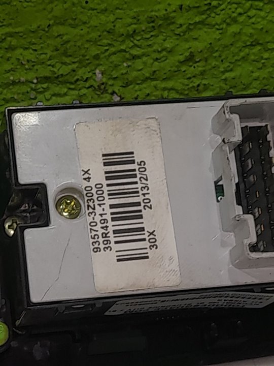 MANDO ELEVALUNAS DELANTERO IZQUIERDO HYUNDAI I40 GL BLUEDRIVE CITY / BLUEDRIVE CITY