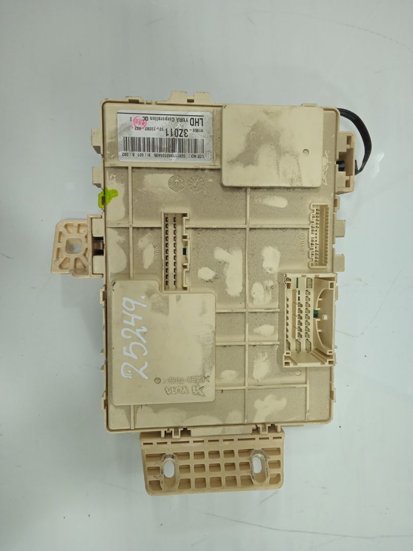 CAJA RELES / FUSIBLES HYUNDAI I40 GL BLUEDRIVE CITY / BLUEDRIVE CITY