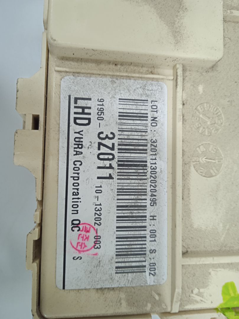 CAJA RELES / FUSIBLES HYUNDAI I40 GL BLUEDRIVE CITY / BLUEDRIVE CITY