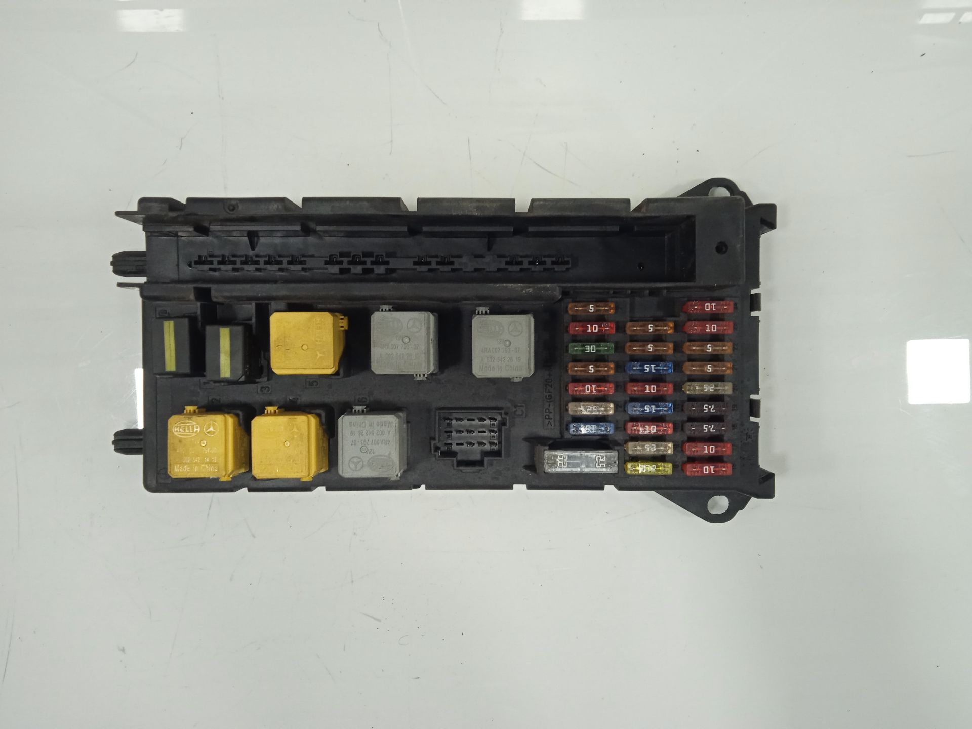 CAJA RELES / FUSIBLES MERCEDES-BENZ SPRINTERII CAJA CERRADA (DESDE 01.06) 210/211/213/214/216 CDI (906.611/613)