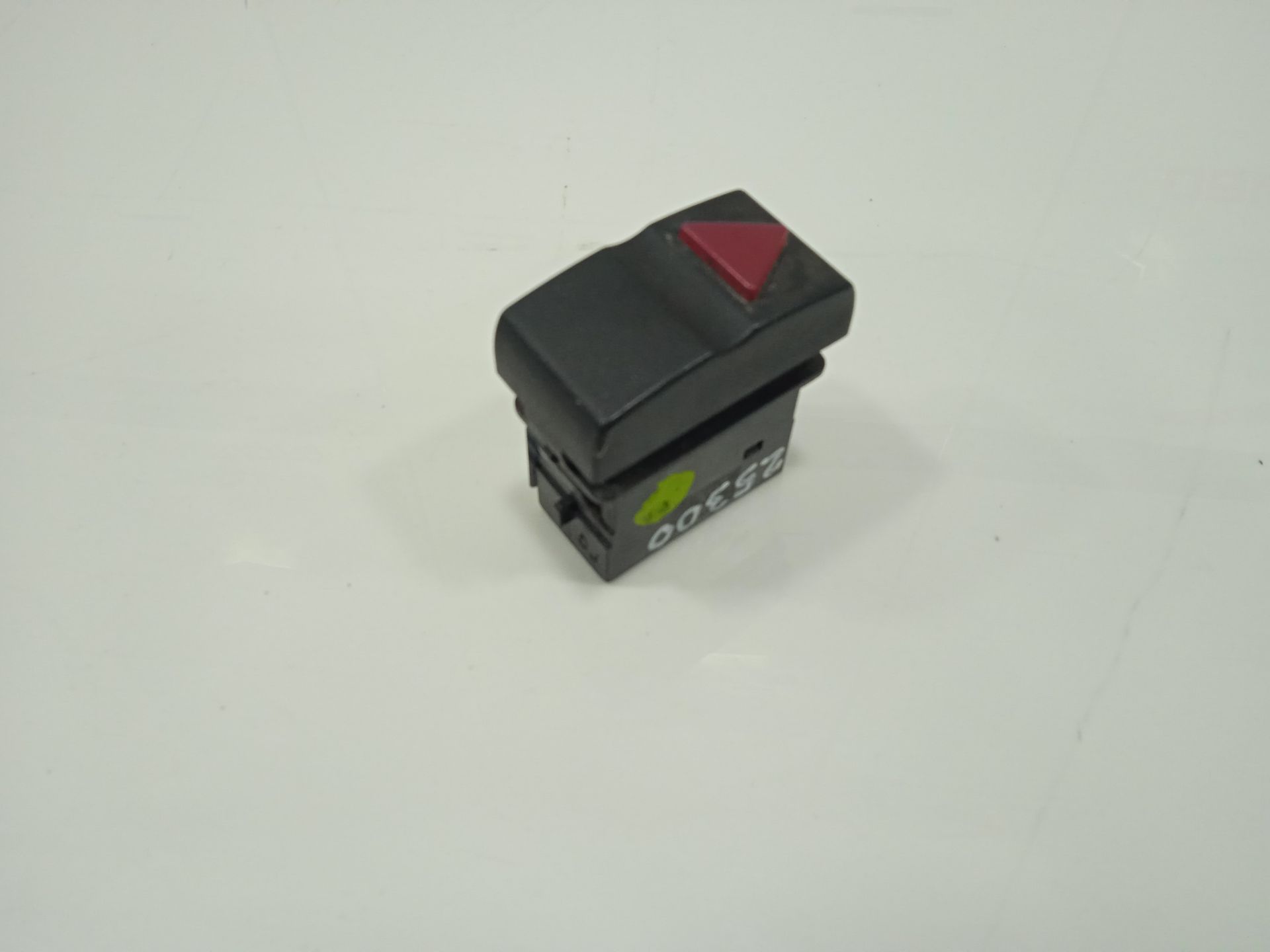 INTERRUPTOR WARNING IVECO STRALIS (AD/AT) FG AD T/P                    4x2 Tráfico urbano