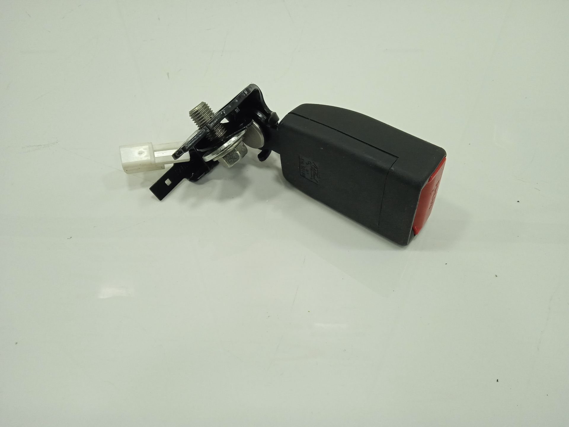 ANCLAJE CINTURON TRASERO IZQUIERDO MAZDA CX-3 Center-Line