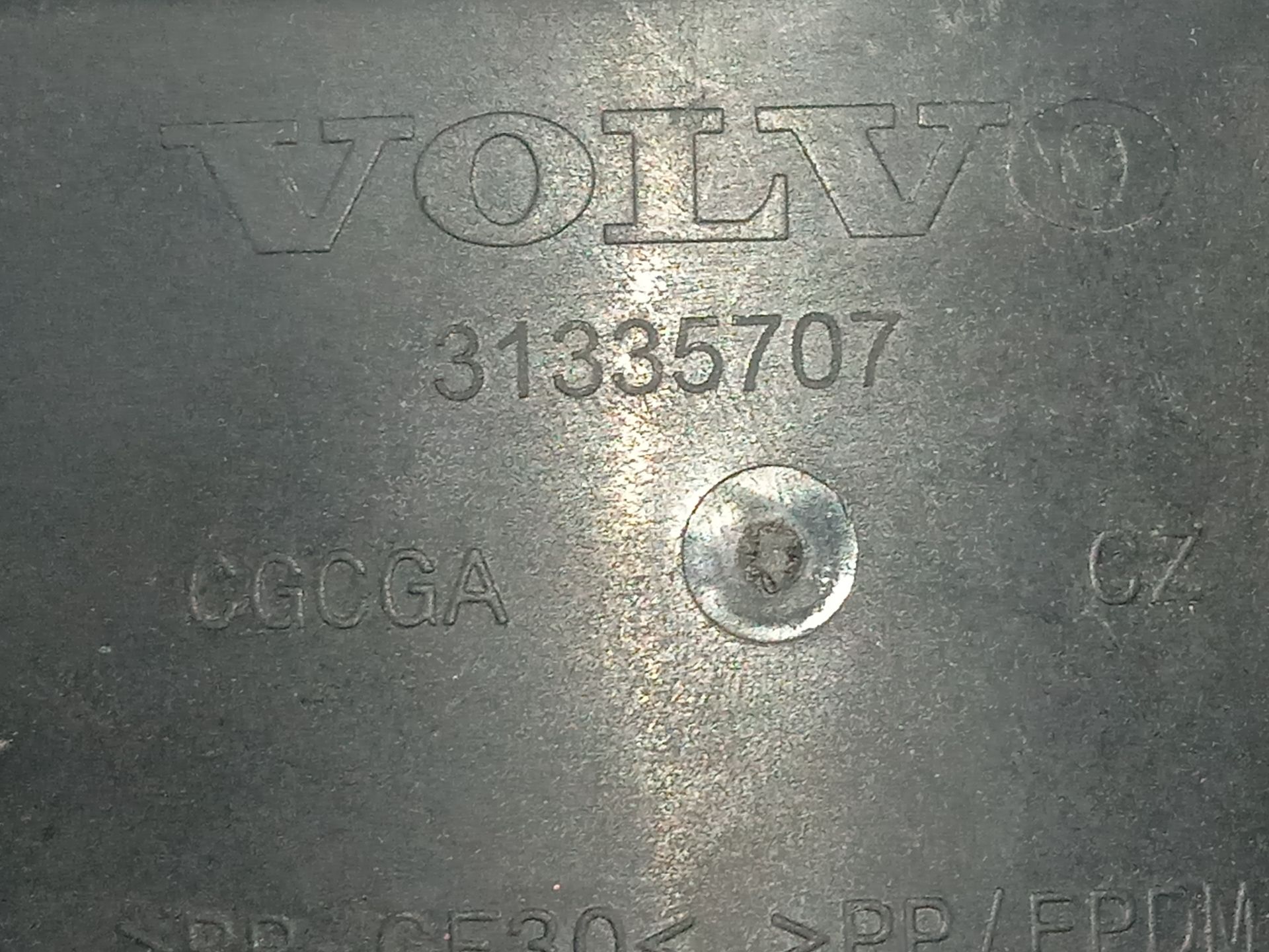 TAPA EXTERIOR COMBUSTIBLE VOLVO V60 KOMBI Kinetic
