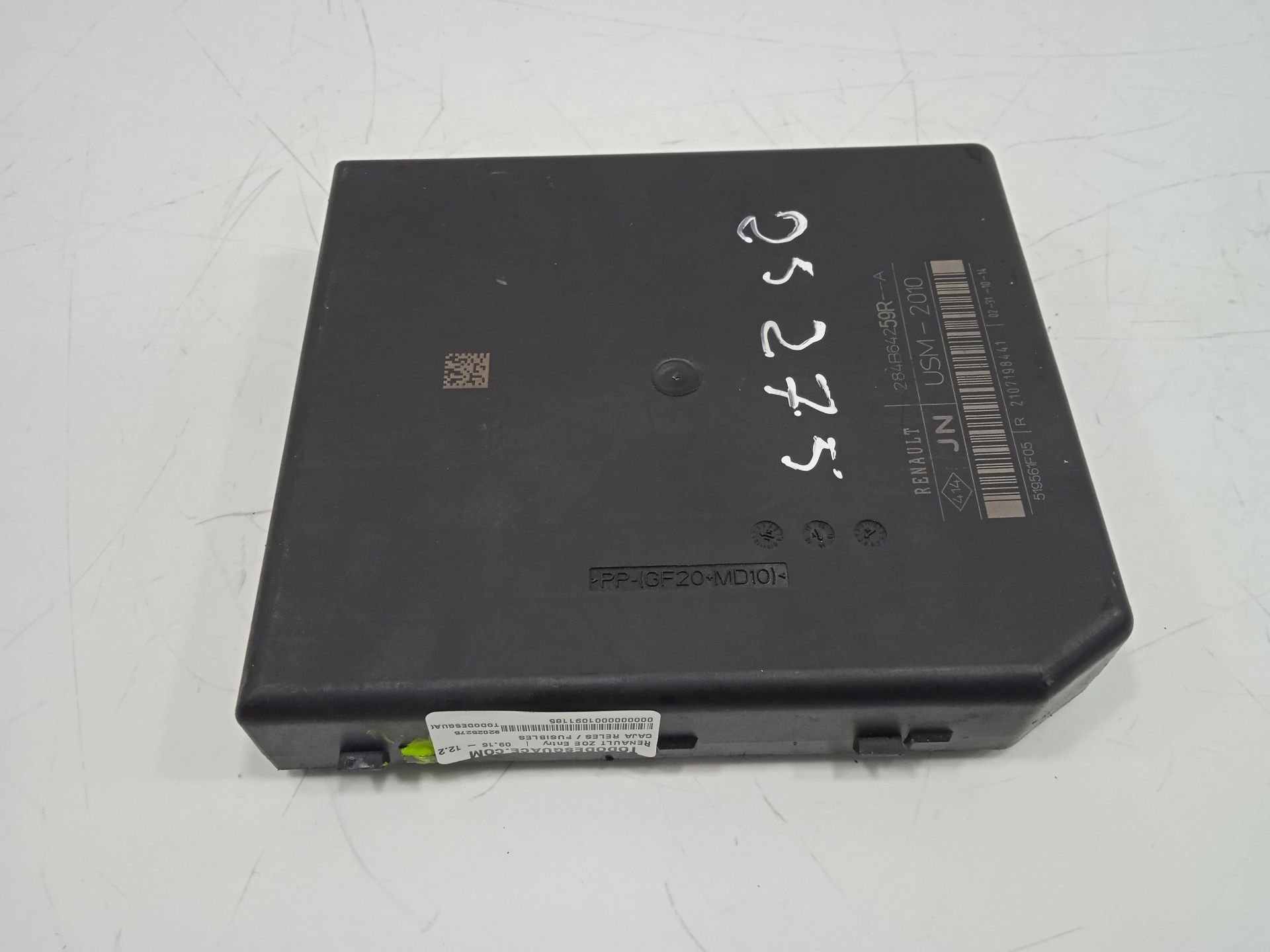 CAJA RELES / FUSIBLES RENAULT ZOE Entry