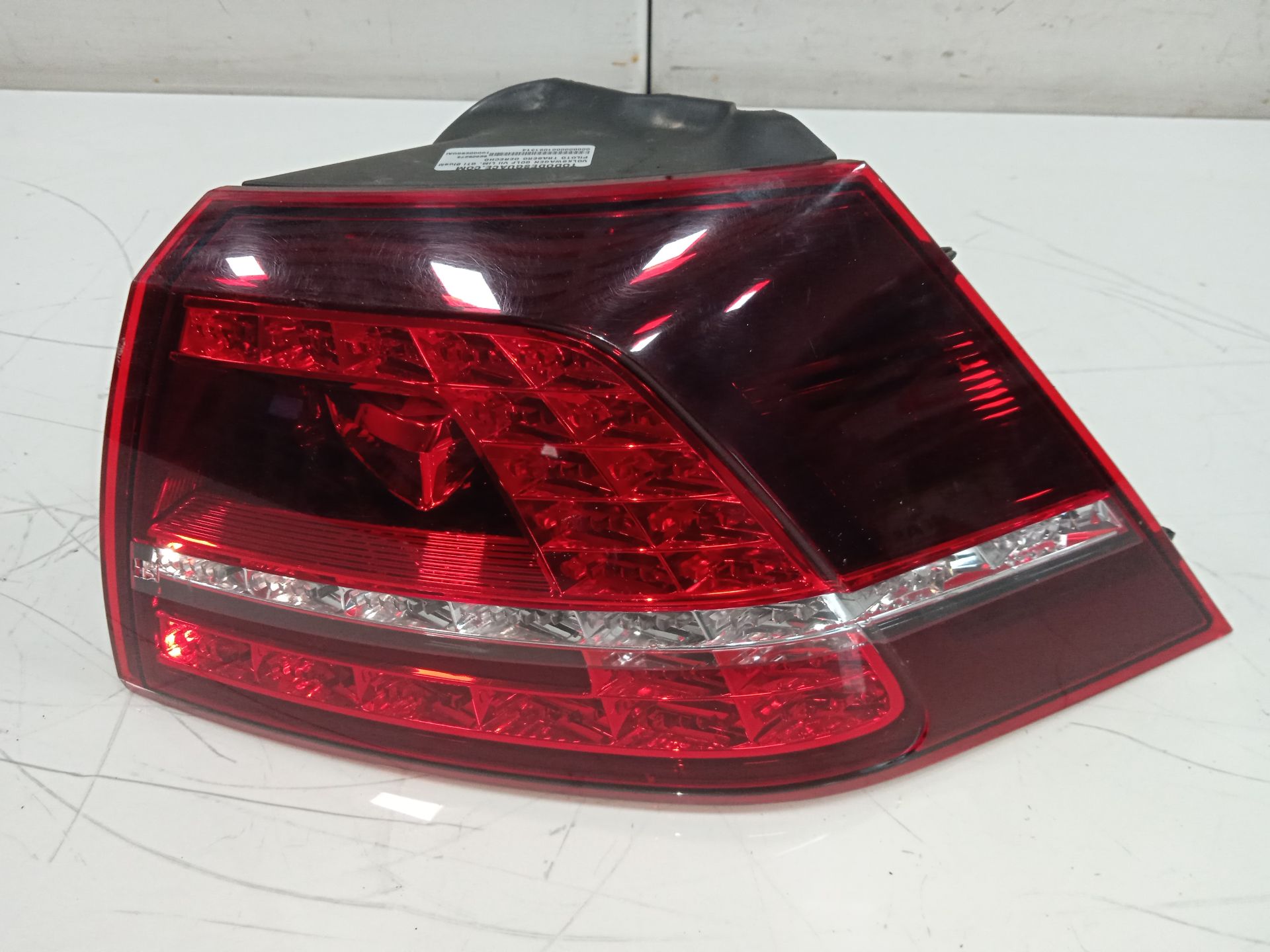 PILOTO TRASERO DERECHO VOLKSWAGEN GOLF VII LIM. GTI BlueMotion