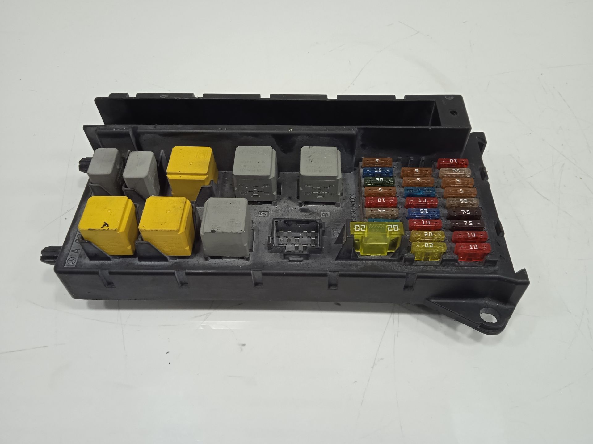 CAJA RELES / FUSIBLES MERCEDES-BENZ SPRINTERII COMBI (DESDE 01.06) 311 / 313 / 314 / 316 CDI (906.731/733/735)