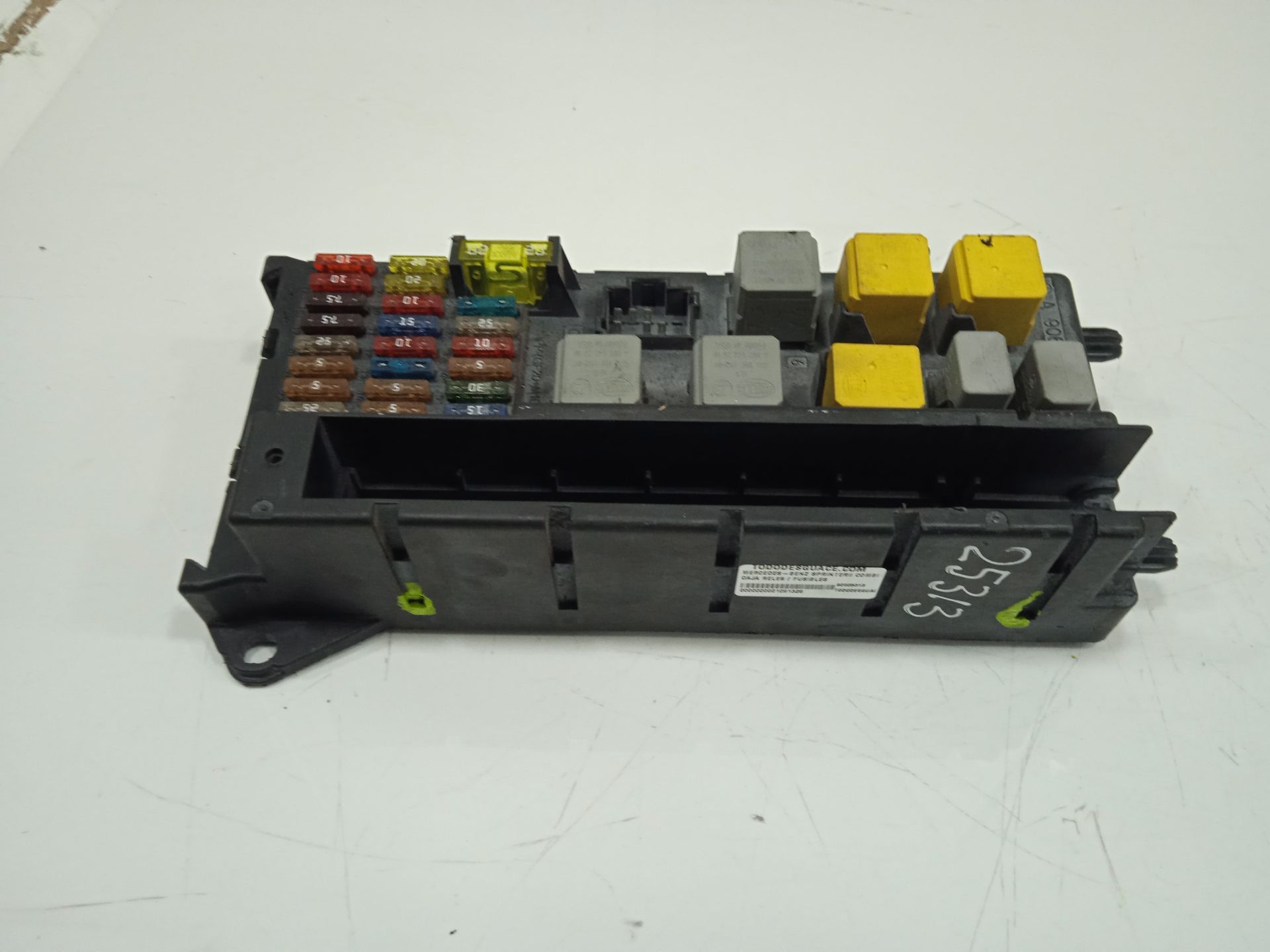 CAJA RELES / FUSIBLES MERCEDES-BENZ SPRINTERII COMBI (DESDE 01.06) 311 / 313 / 314 / 316 CDI (906.731/733/735)