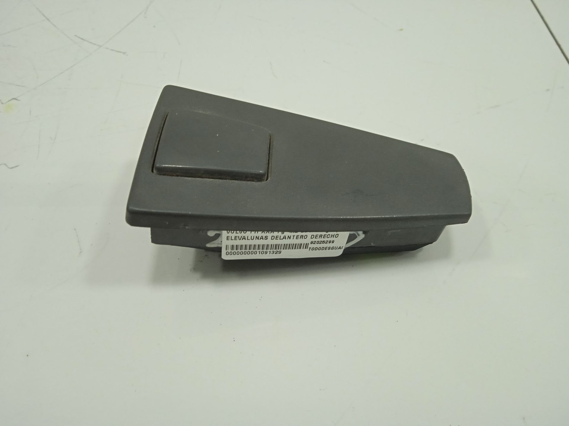MANDO ELEVALUNAS DELANTERO DERECHO VOLVO FH XXX Fg 4x2 LOW Largo (LH1 o L2H1)