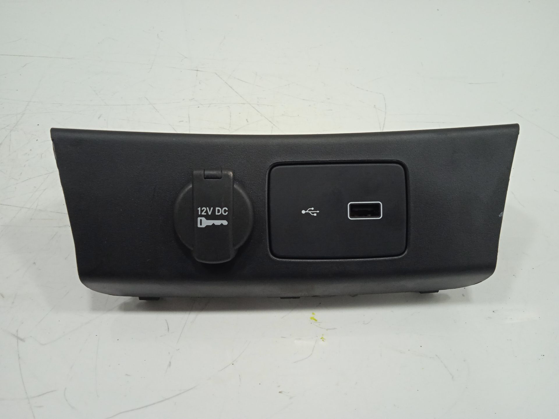 TOMA 12V / 24V FIAT TIPO II (357) BERLINA CITY SPORT