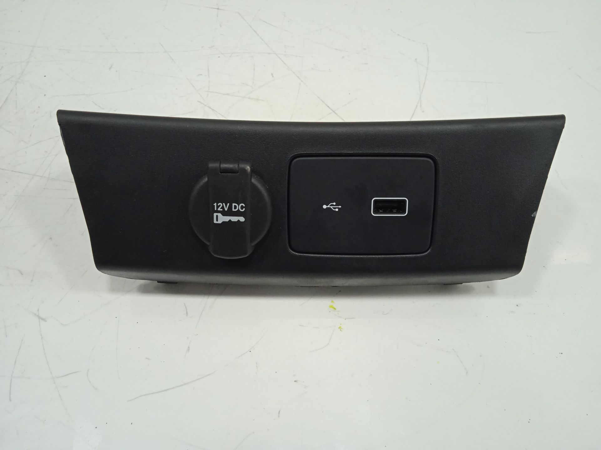 TOMA 12V / 24V FIAT TIPO II (357) BERLINA CITY SPORT