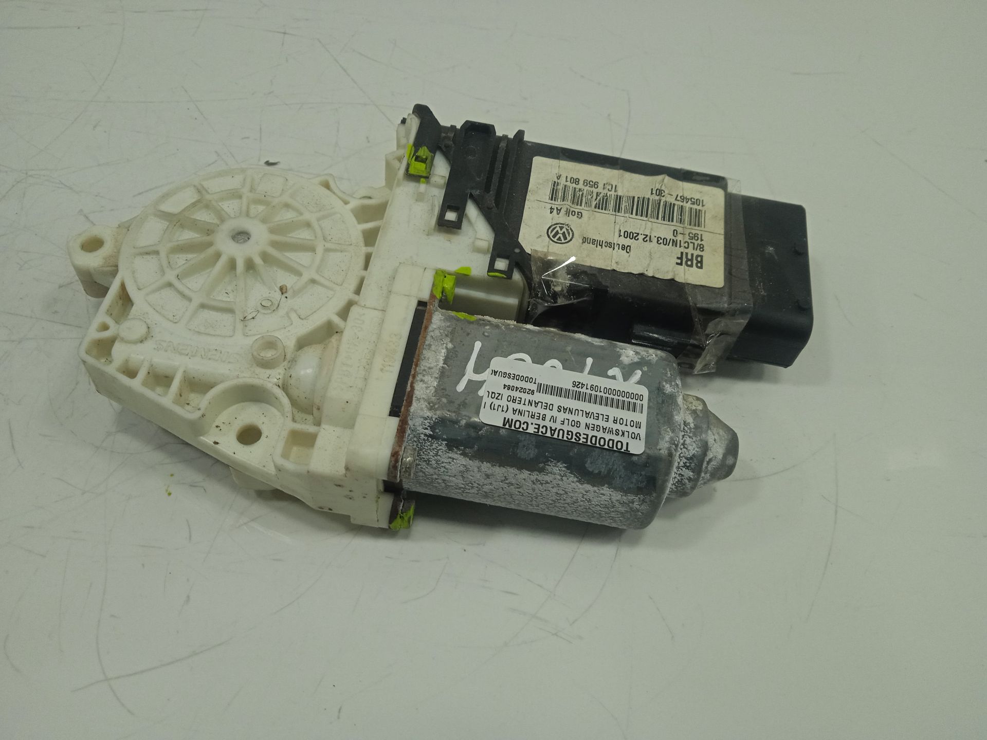 MOTOR ELEVALUNAS DELANTERO IZQUIERDO VOLKSWAGEN GOLF IV BERLINA (1J1) Básico