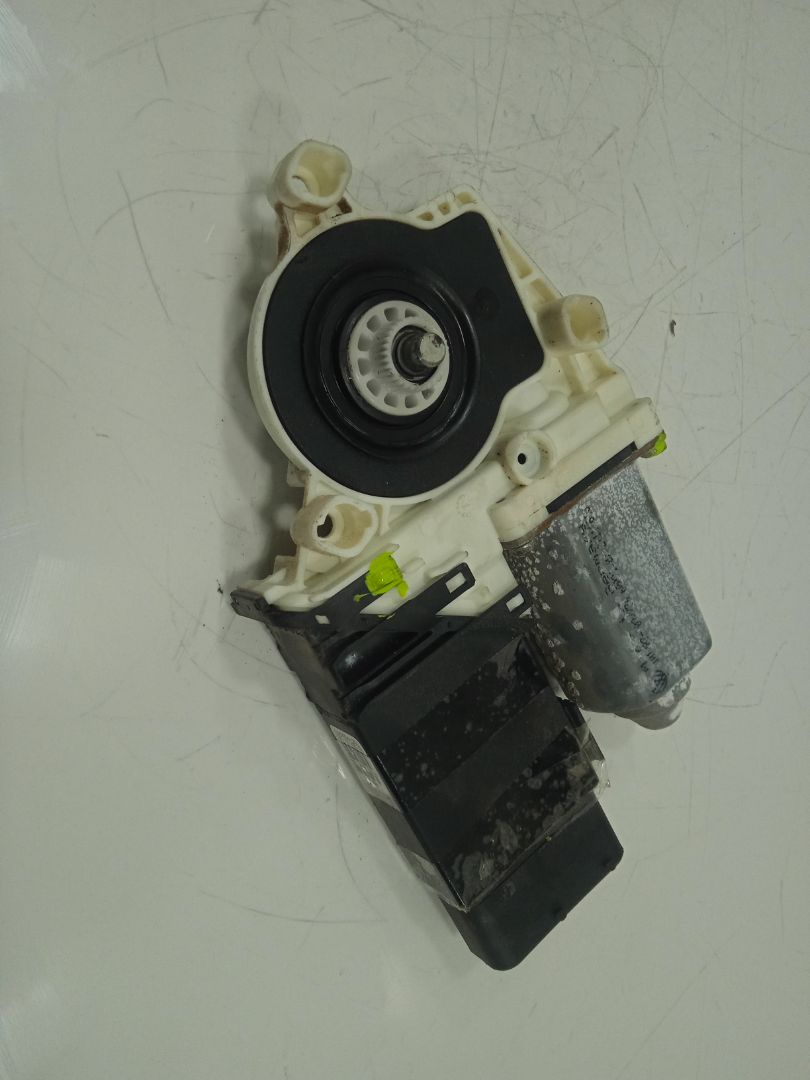 MOTOR ELEVALUNAS DELANTERO IZQUIERDO VOLKSWAGEN GOLF IV BERLINA (1J1) Básico