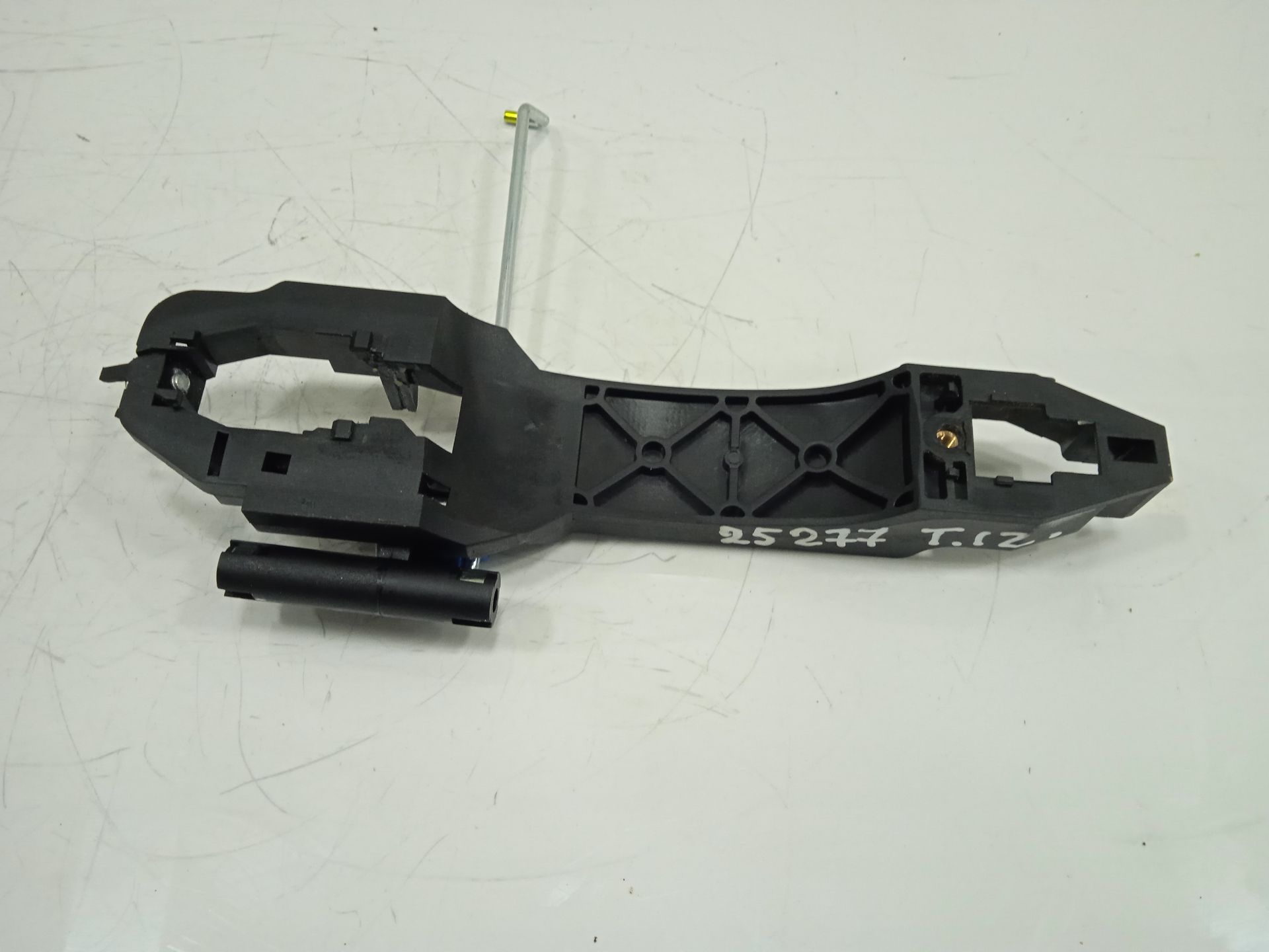 SOPORTE MANETA EXTERIOR TRASERA IZQUIERDA DFSK FENGON IX5 CLASSIC