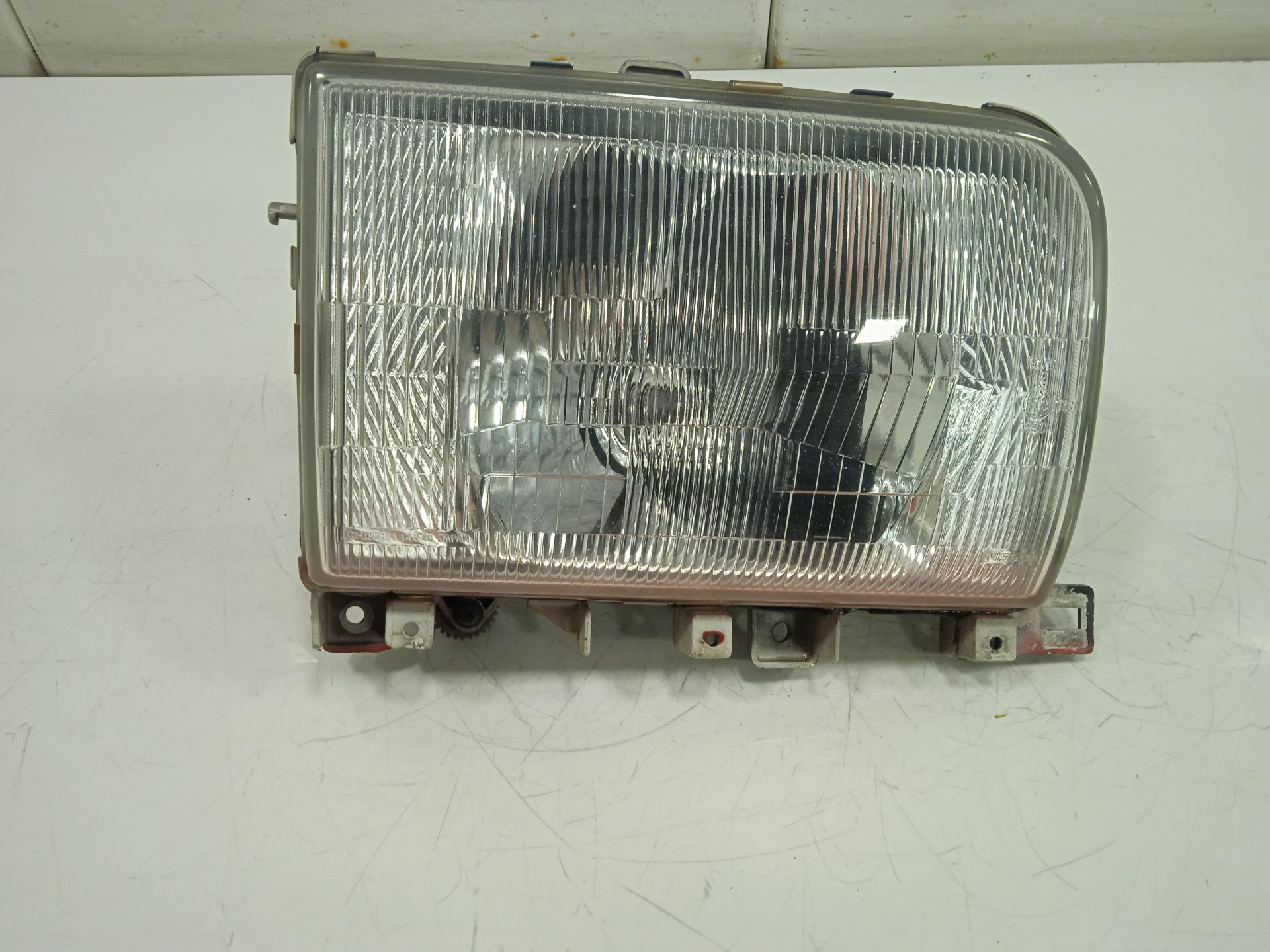 FARO DERECHO NISSAN CABSTAR TL110.35