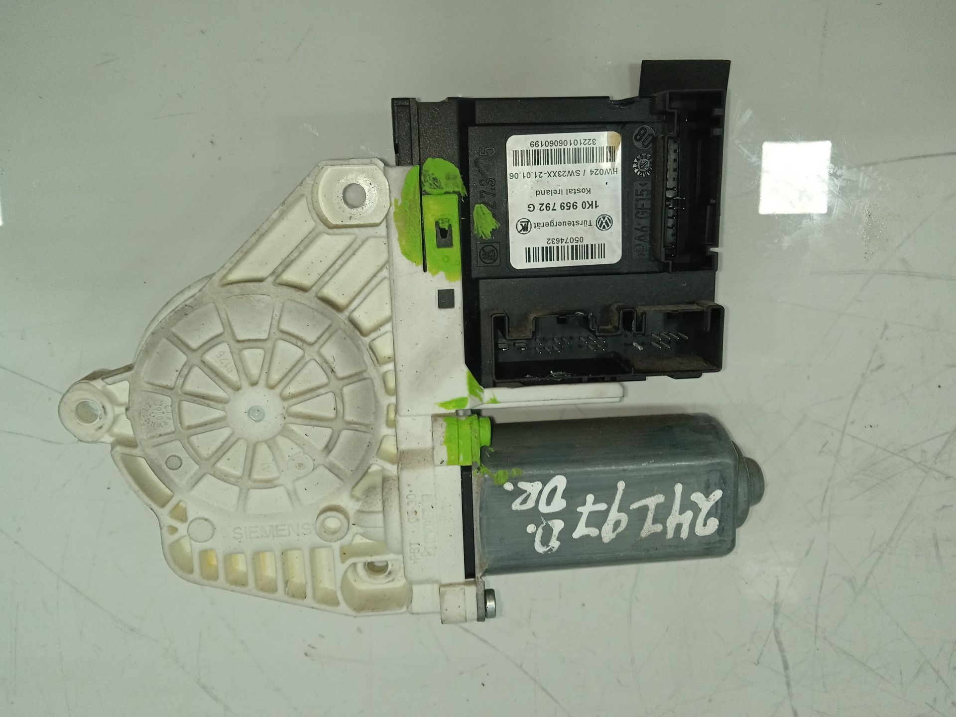 MOTOR ELEVALUNAS DELANTERO DERECHO foto 2