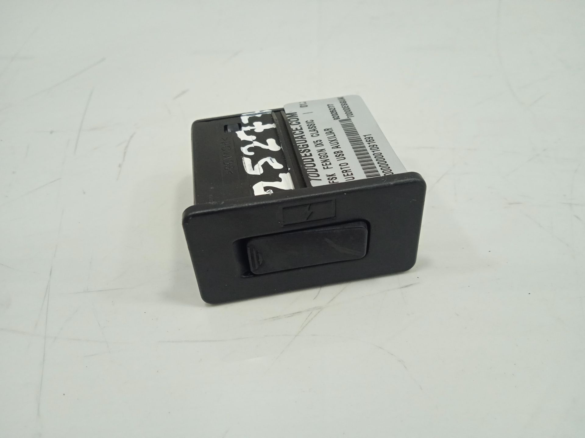 PUERTO USB AUXILIAR DFSK FENGON IX5 CLASSIC