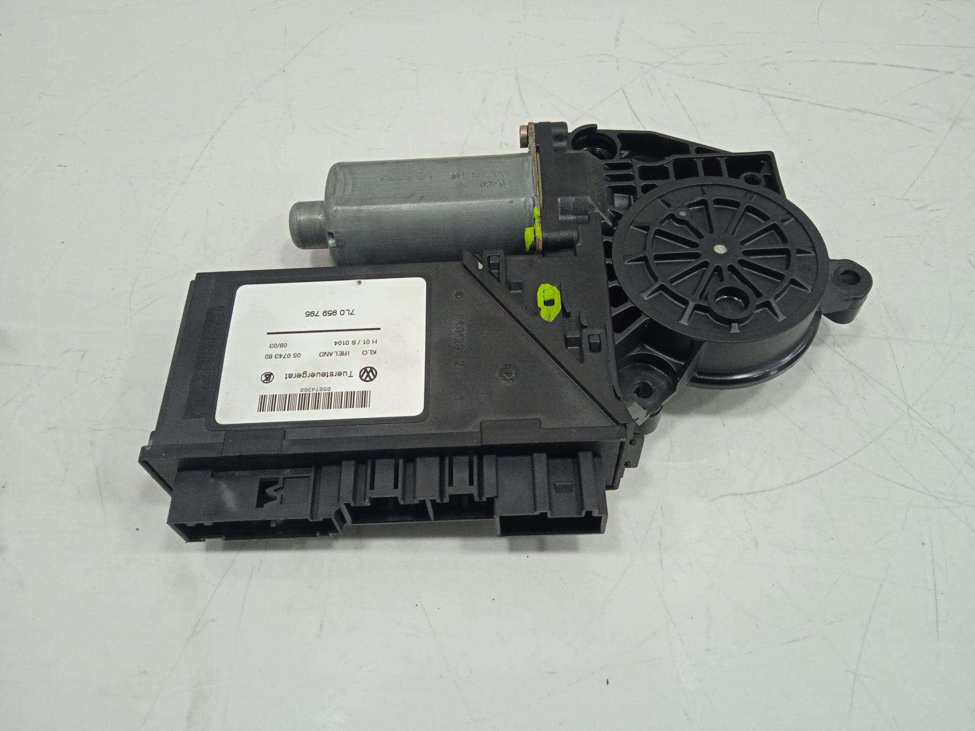 MOTOR ELEVALUNAS TRASERO IZQUIERDO PORSCHE CAYENNE (TYP 9PA) S