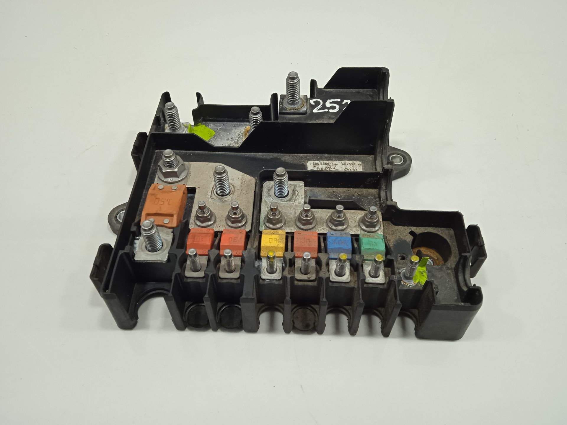 CAJA RELES / FUSIBLES