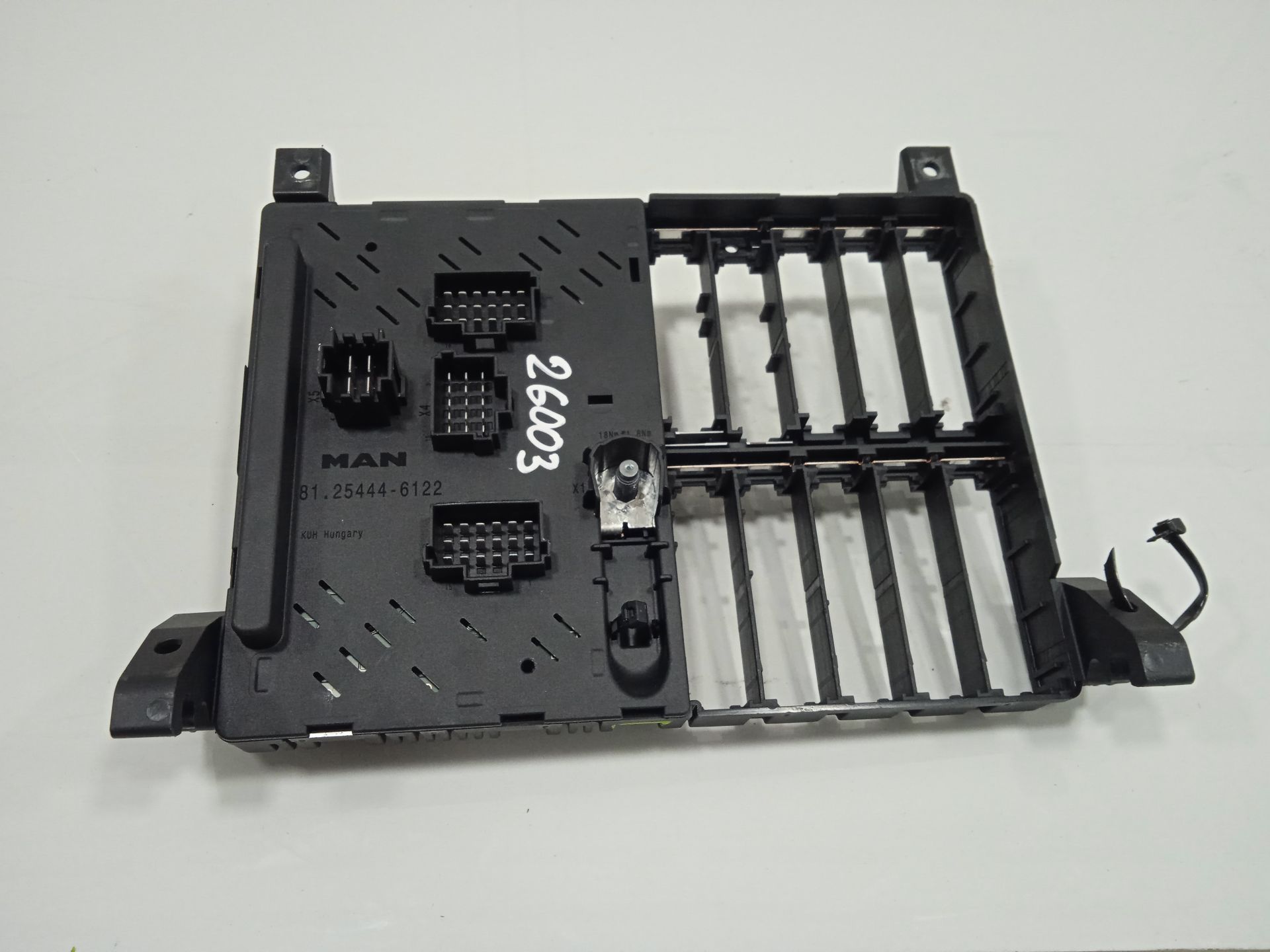 CAJA RELES / FUSIBLES MAN TGX 33.XXX FG /   6x4   BL XL