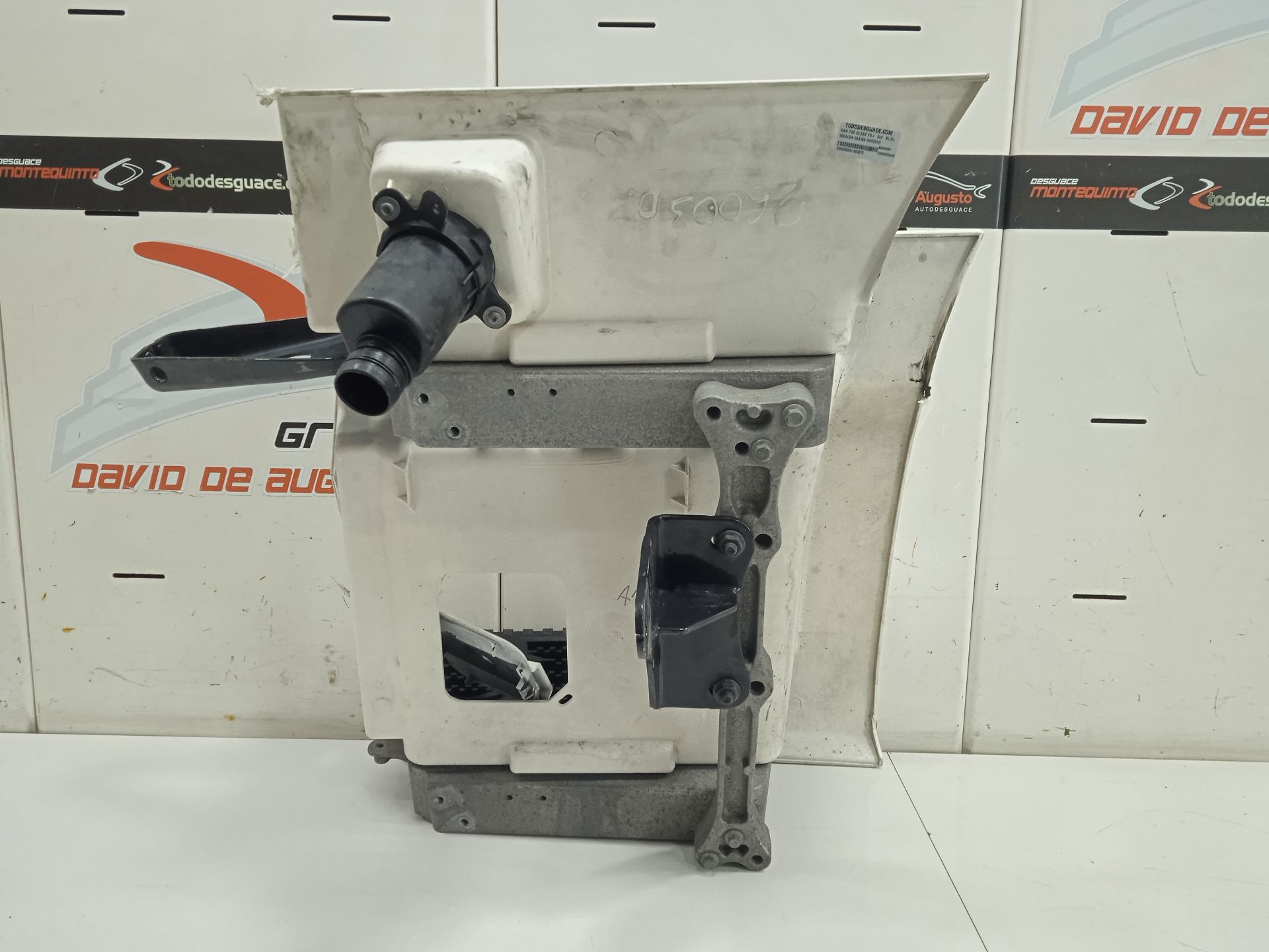 ESCALON CABINA DERECHO MAN TGX 33.XXX FG /   6x4   BL XL