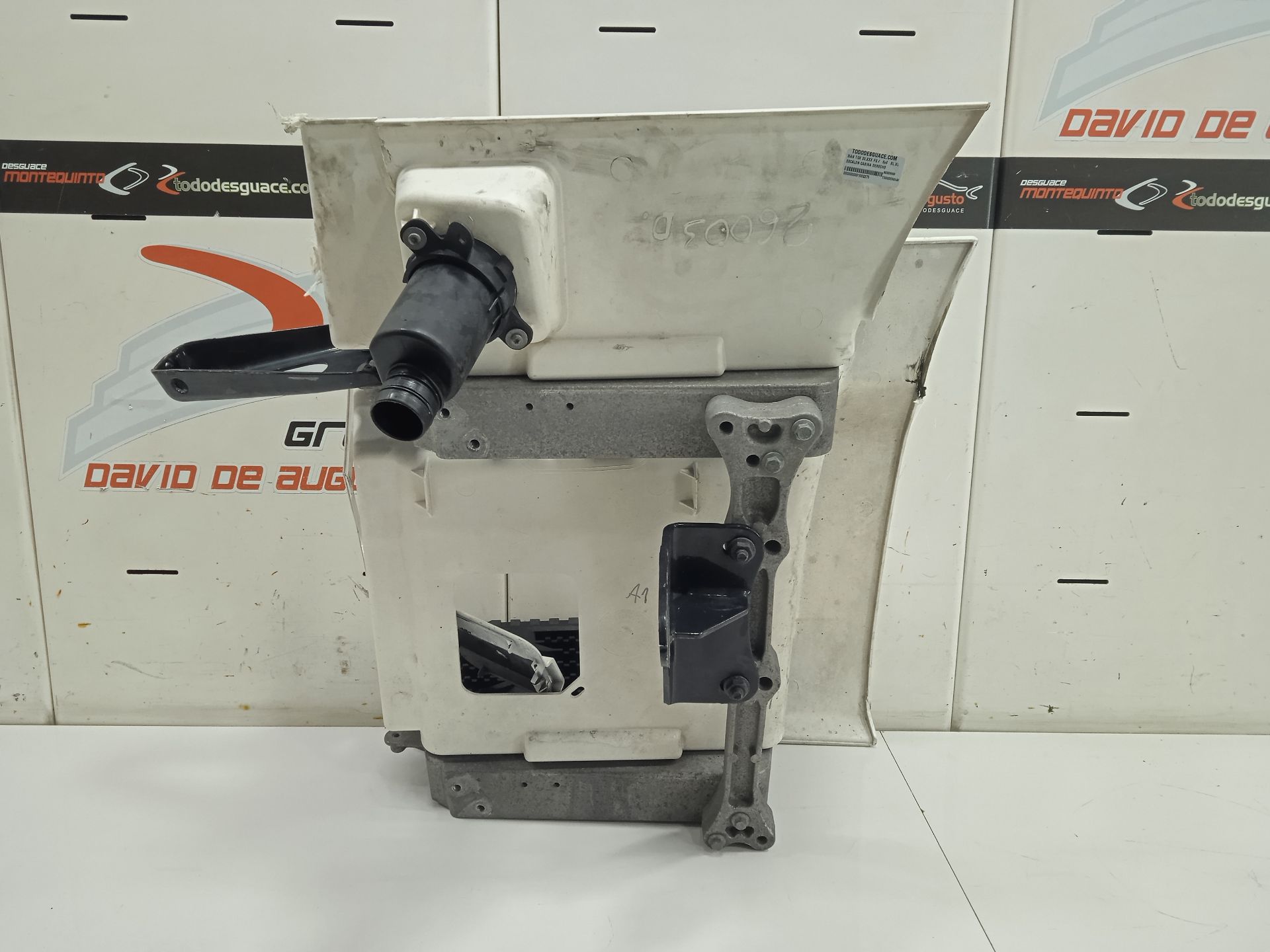 ESCALON CABINA DERECHO MAN TGX 33.XXX FG /   6x4   BL XL
