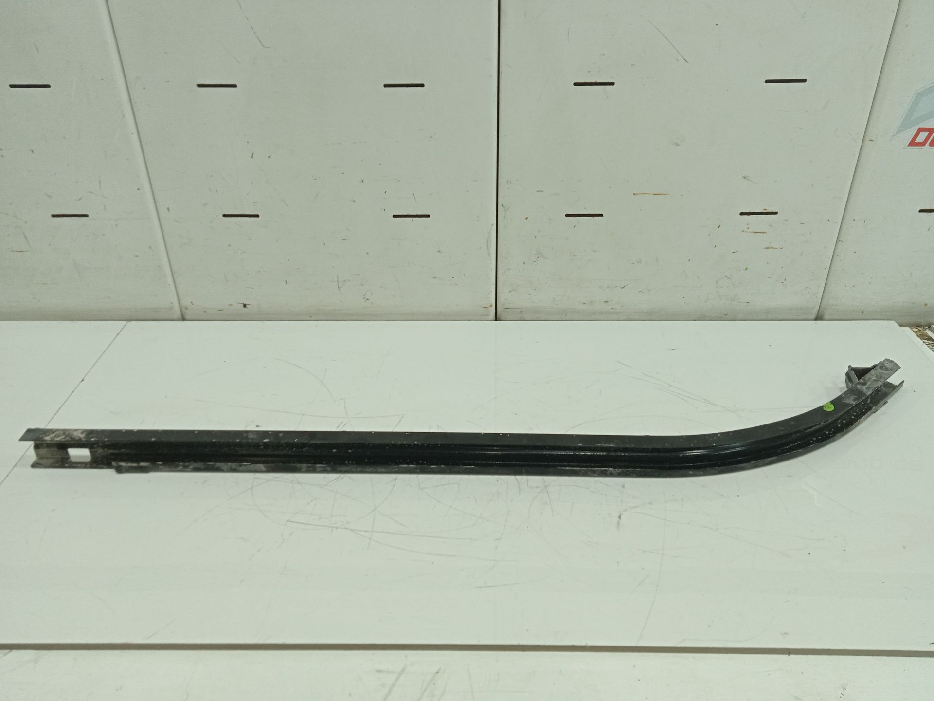 SOPORTE GUIA PUERTA CORREDERA MERCEDES-BENZ EQV -CLASE (447) *
