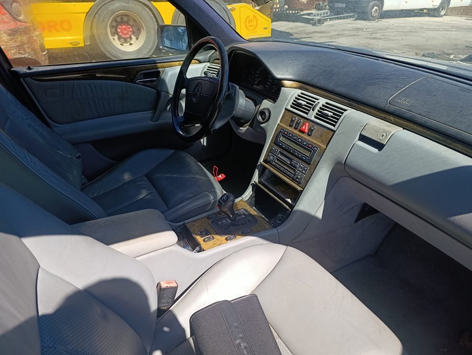 MERCEDES-BENZ CLASE E (W210) BERLINA 320 (210.055) Motor 3,2 Ltr. - 162 kW 24V CAT
